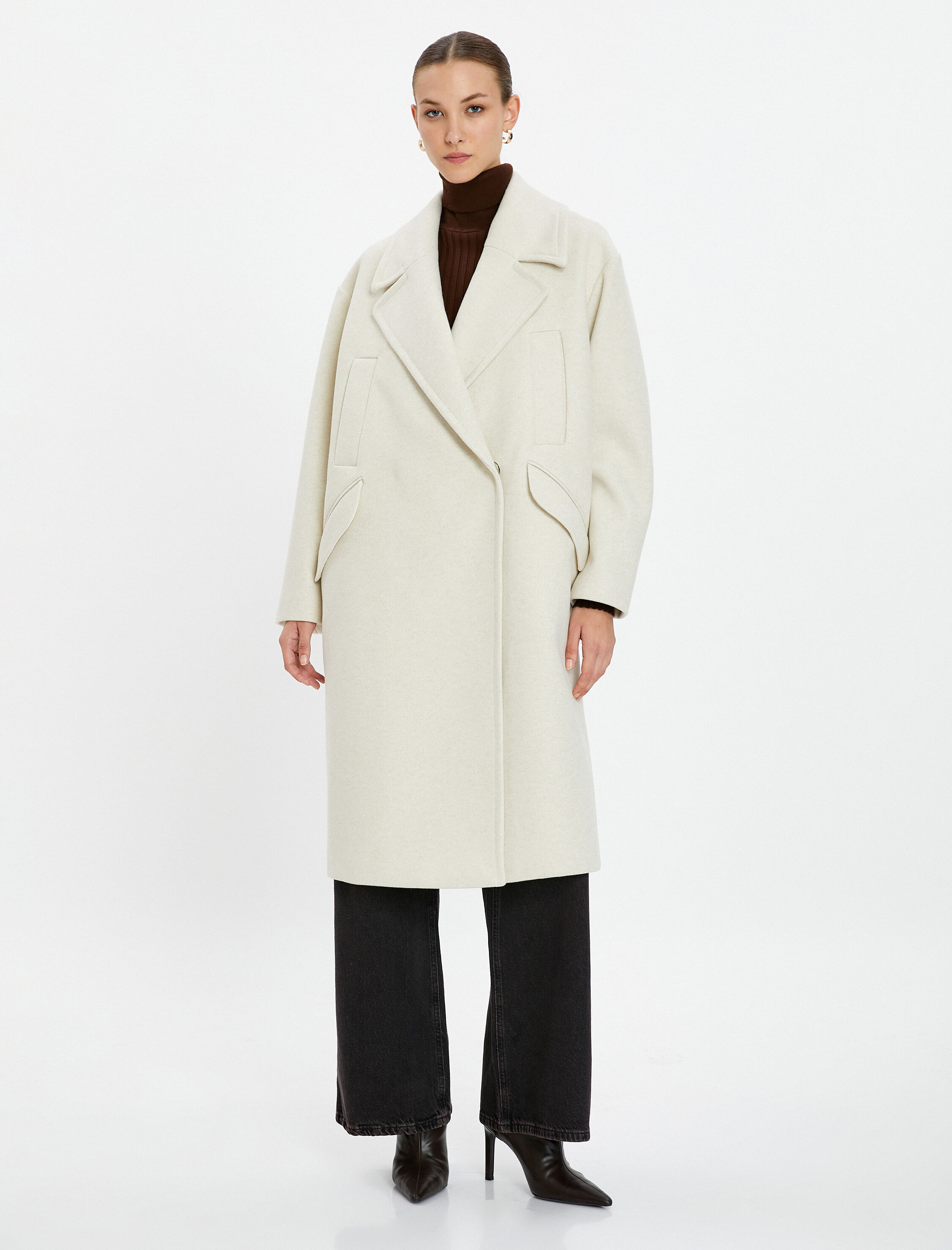   Kaşe Kaban Kruvaze Kapaklı ve Gizli Cep Detaylı