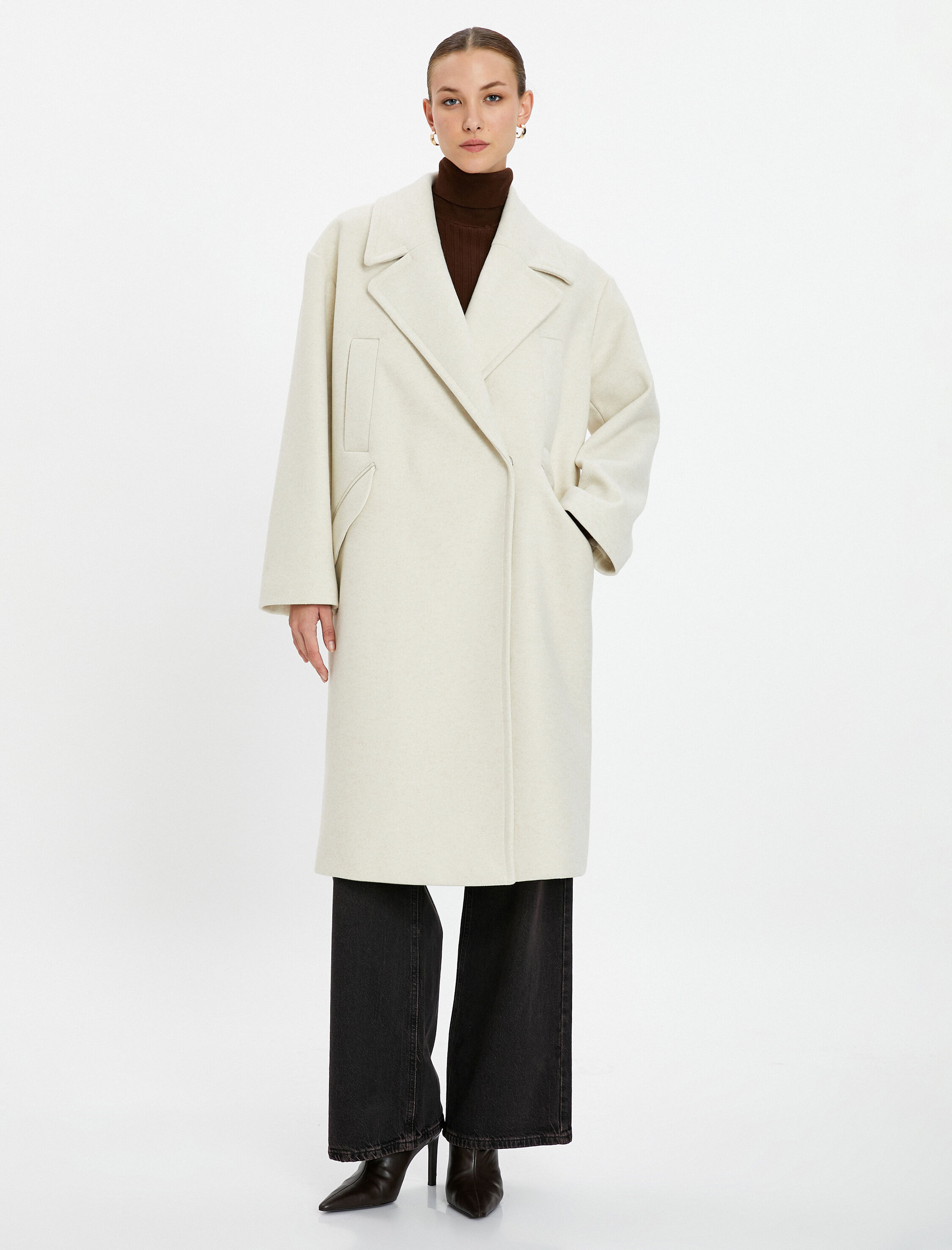   Kaşe Kaban Kruvaze Kapaklı ve Gizli Cep Detaylı