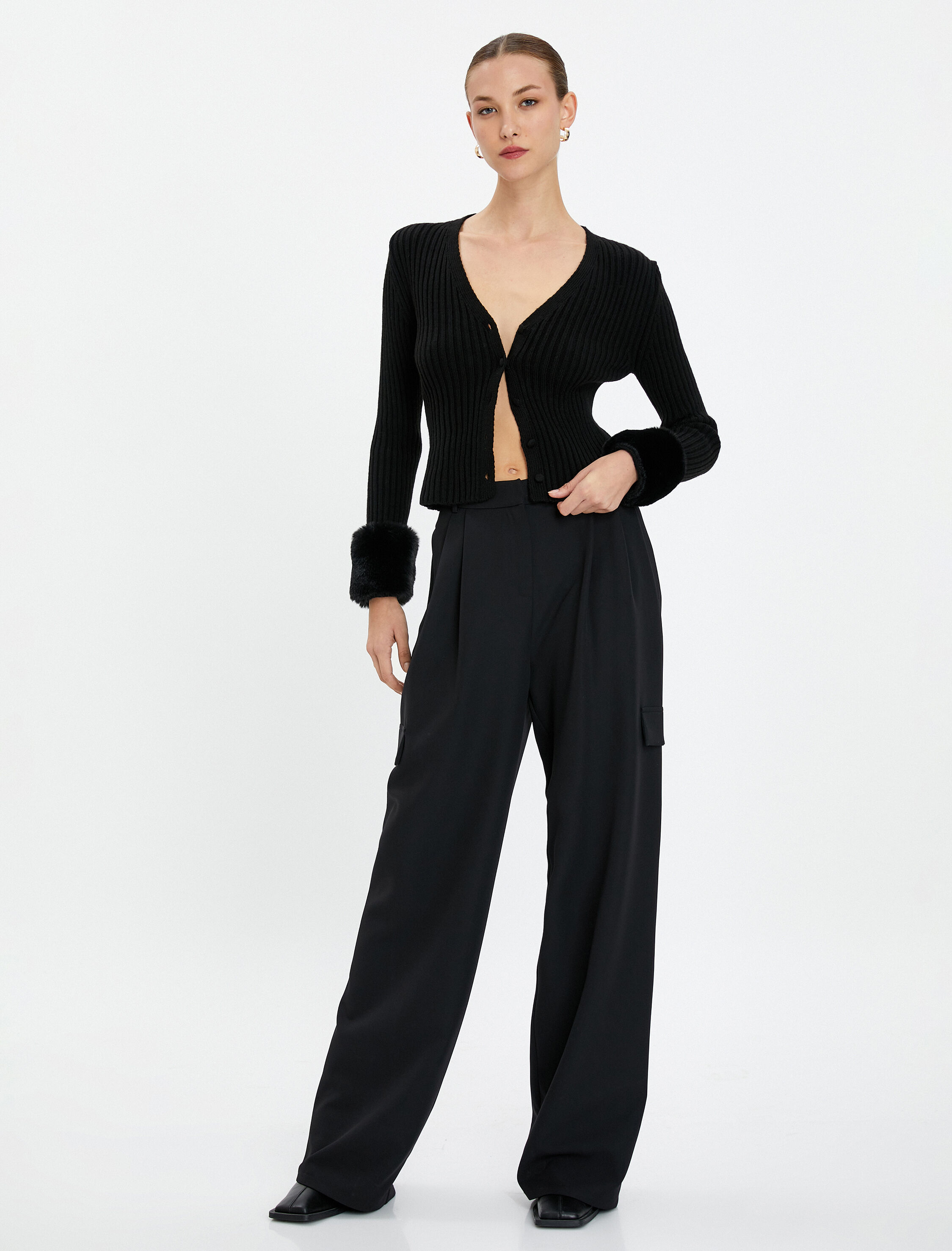   Triko Hırka Suni Kürk Detaylı Düğmeli V Yaka Fitilli