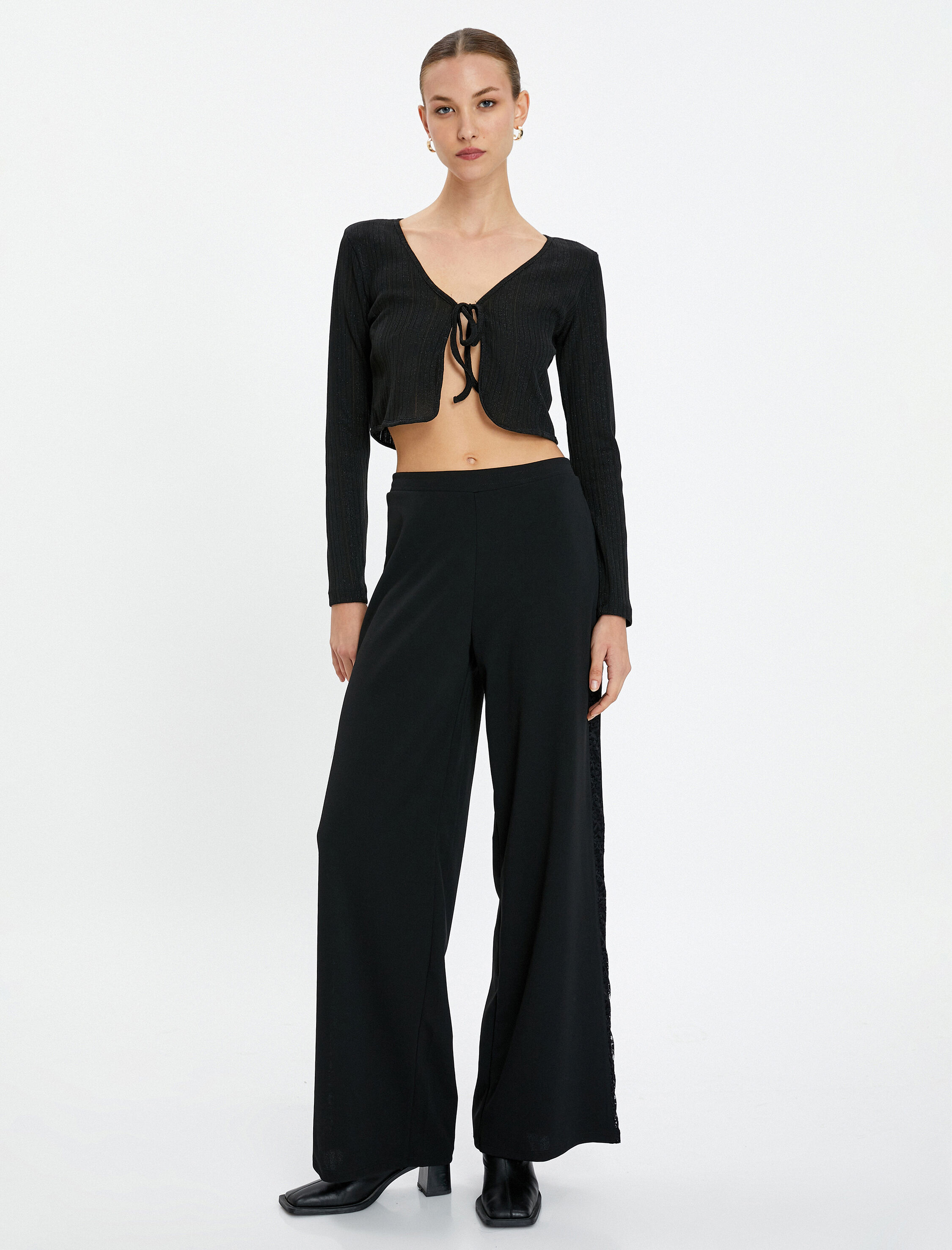   Bol Paça Pantolon Normal Bel Yanları Dantel Detaylı