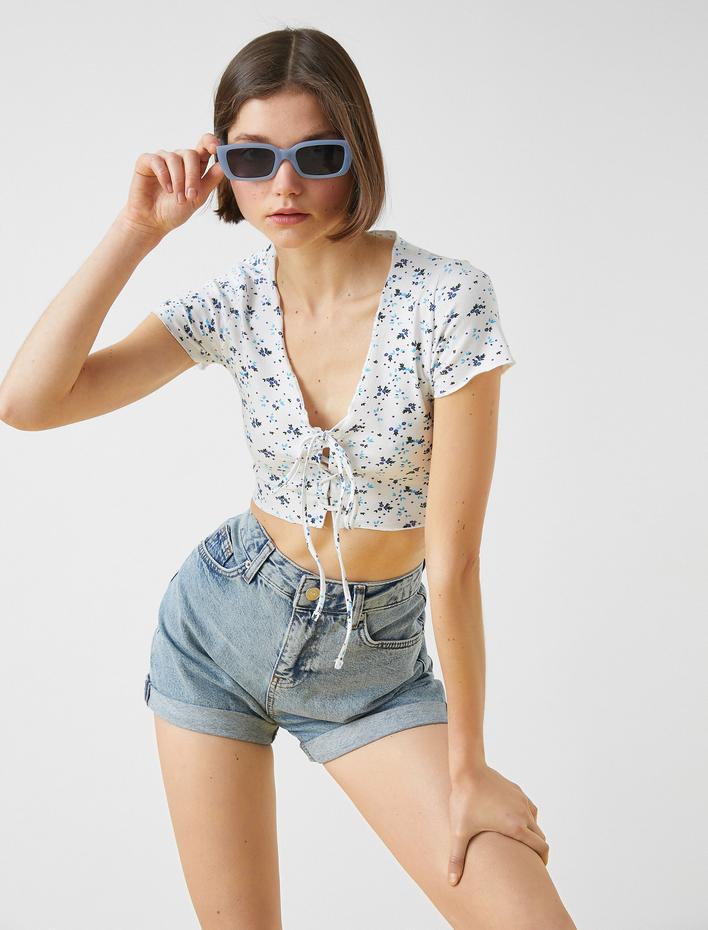  Desenli Crop Tişört