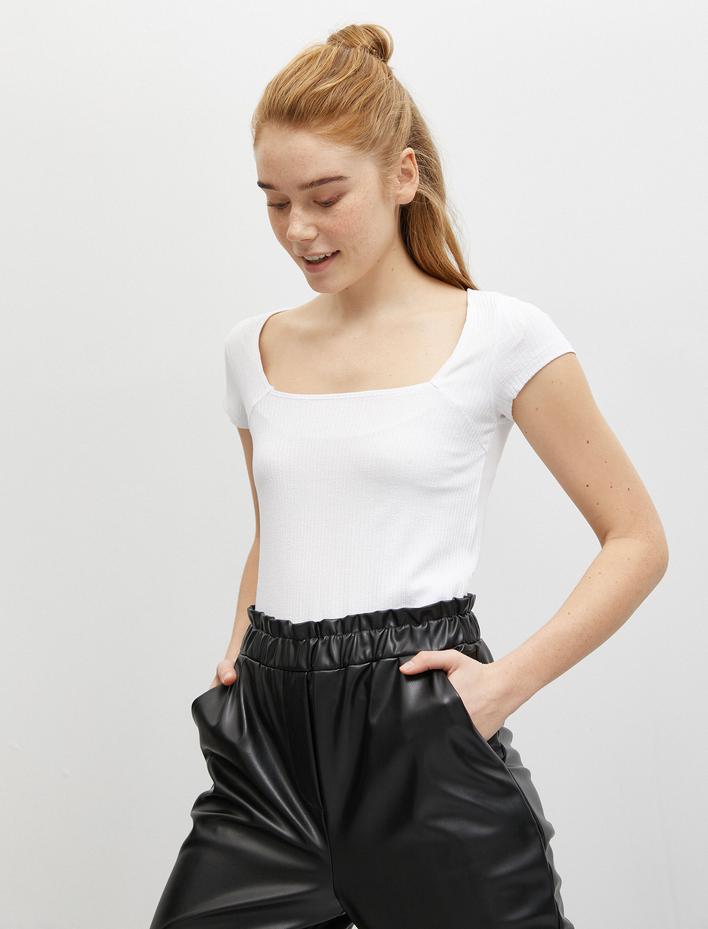  Kare Yaka Dar Kesim Tişört