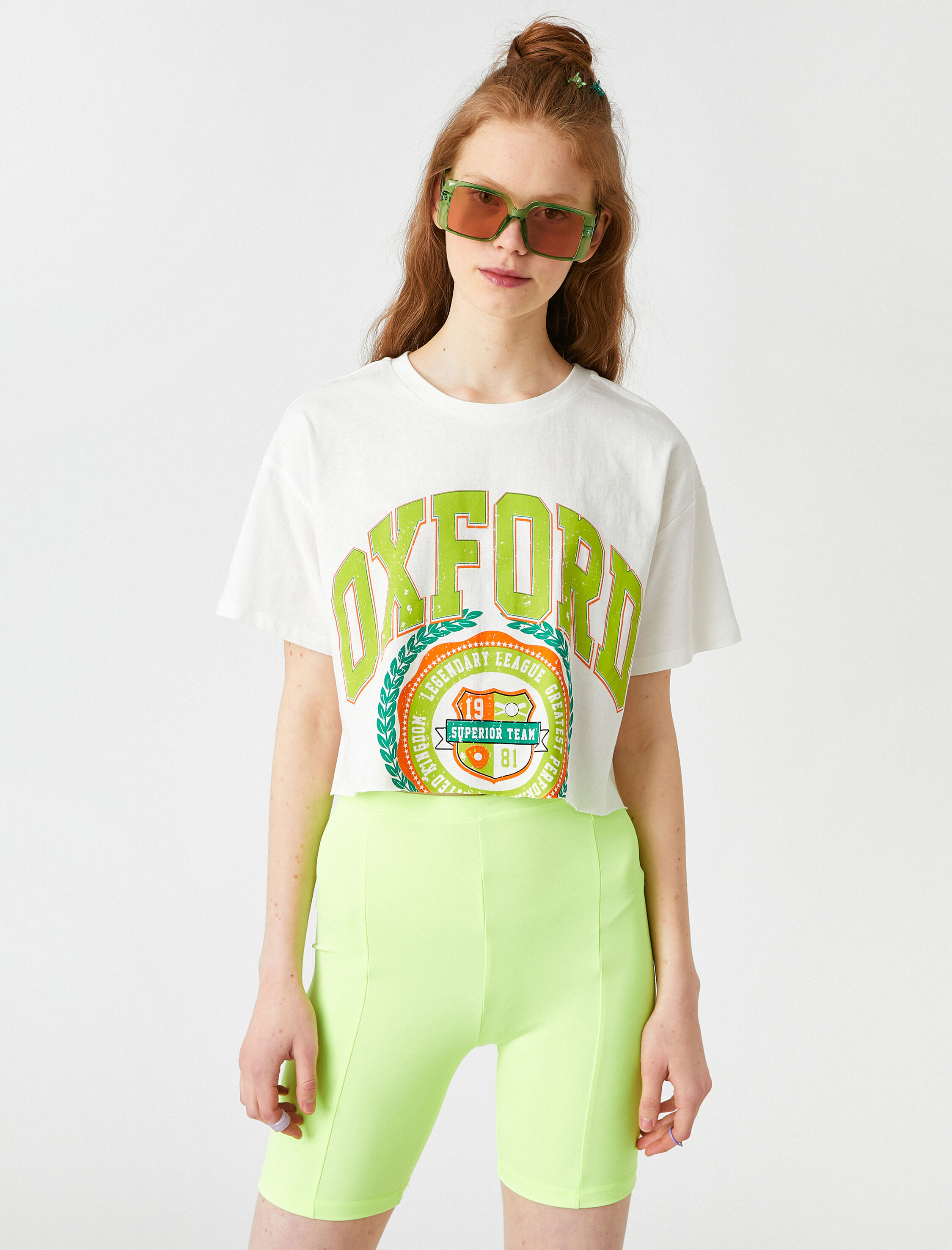   Oversize Kolej Baskılı Kısa Kollu Bisiklet Yaka Crop Tişört