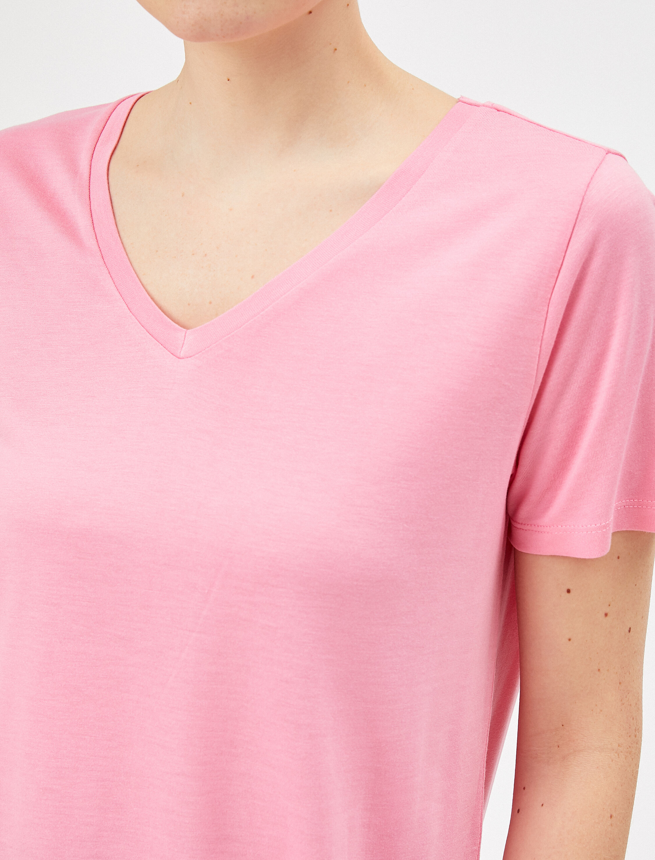 V Yaka Tişört Oversize