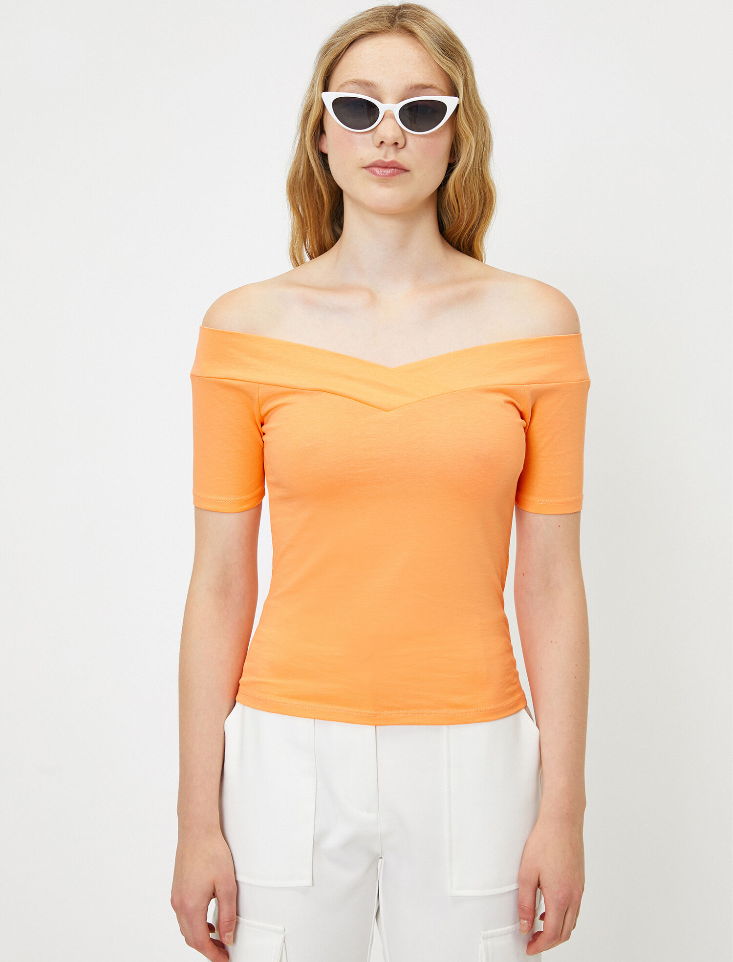   Omzu Açık Tişört