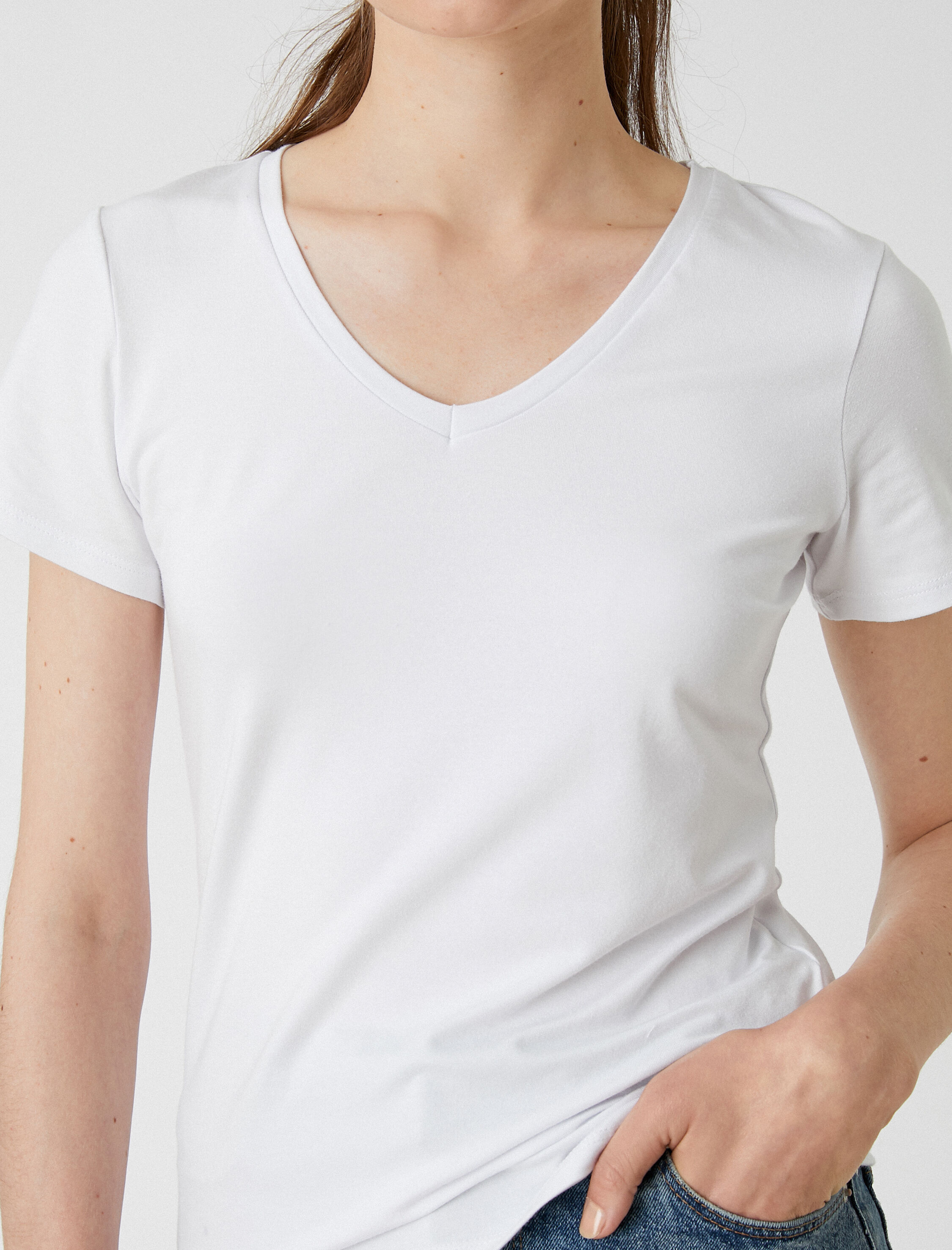   V Yaka Kısa Kollu Basic Tişört