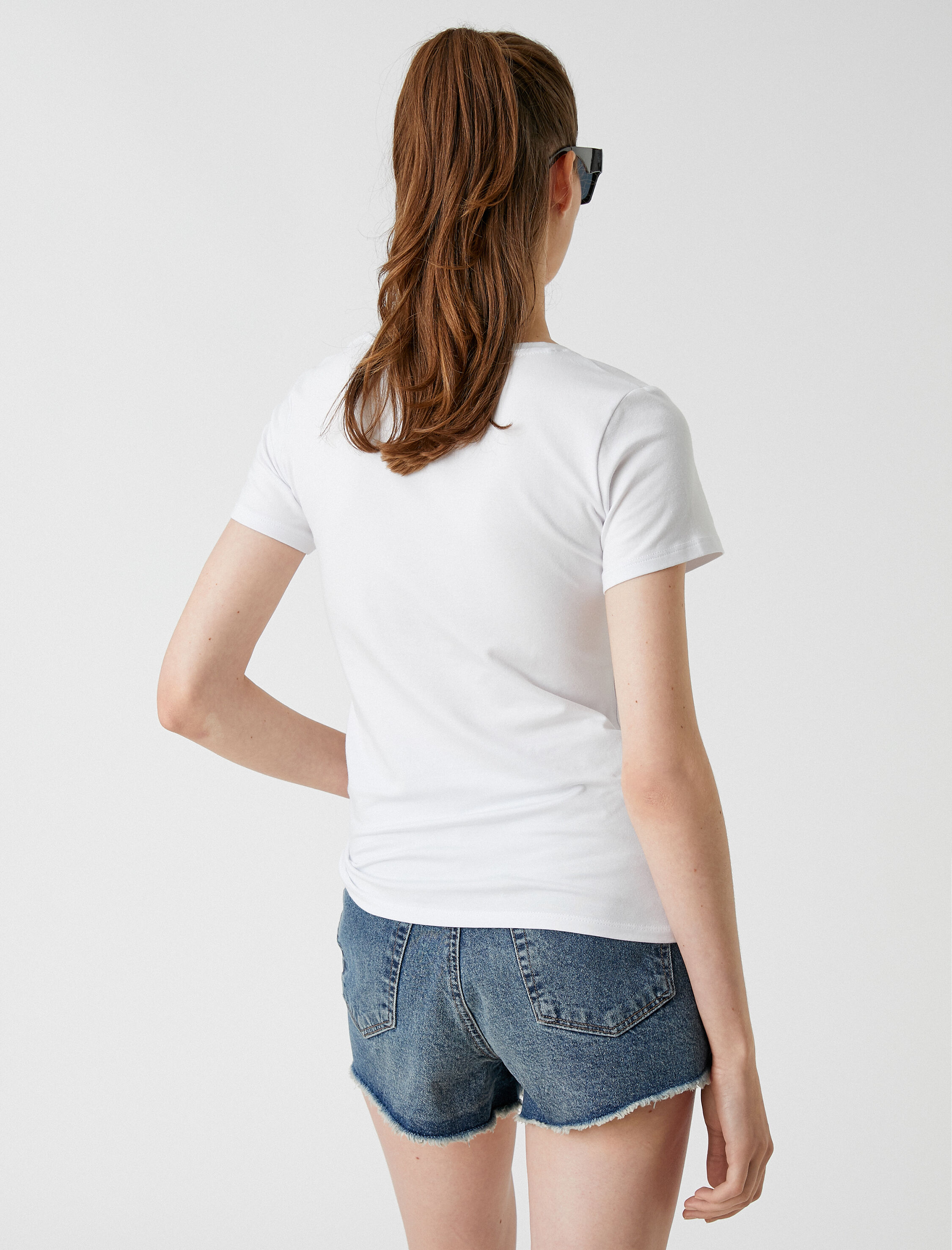   V Yaka Kısa Kollu Basic Tişört