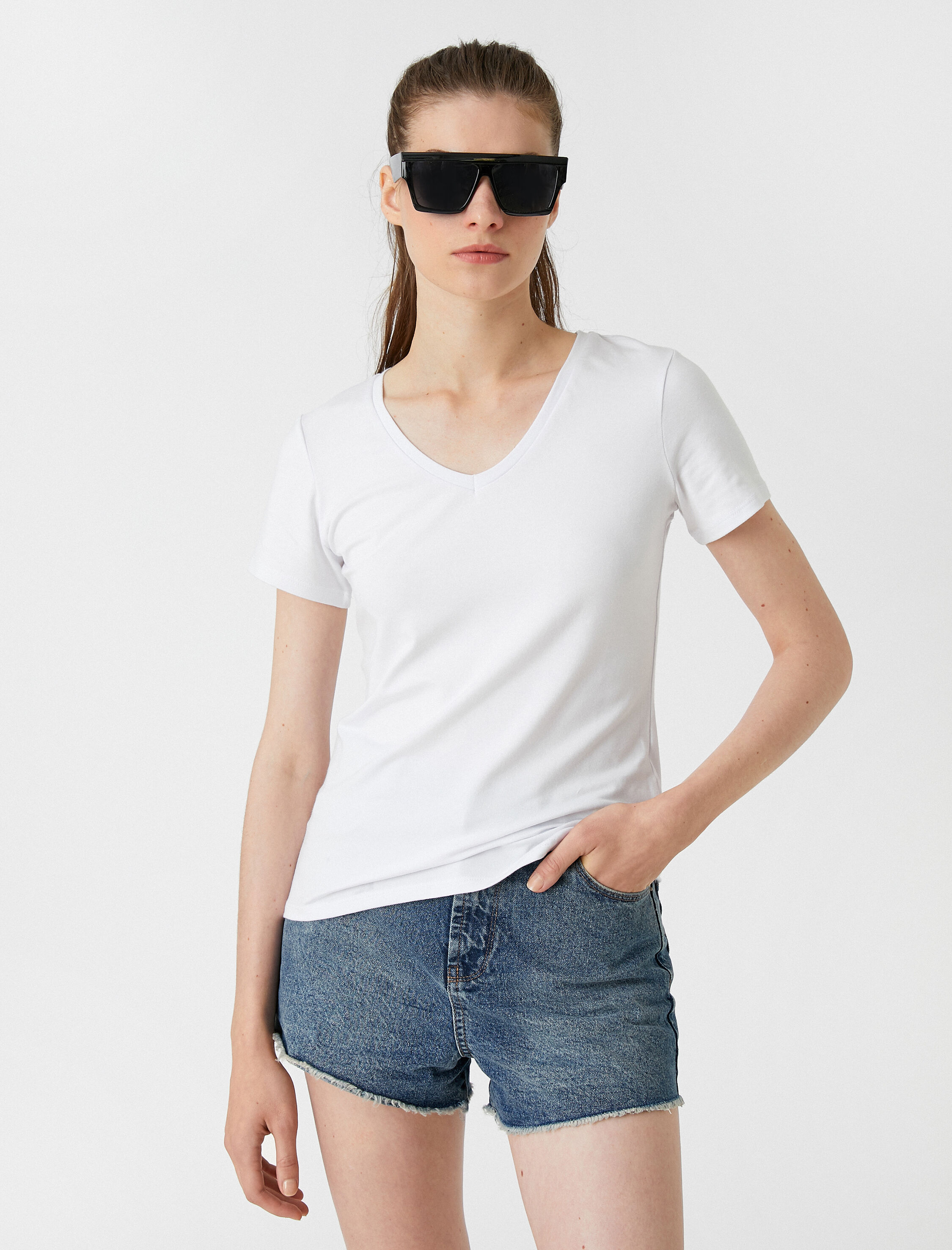   V Yaka Kısa Kollu Basic Tişört