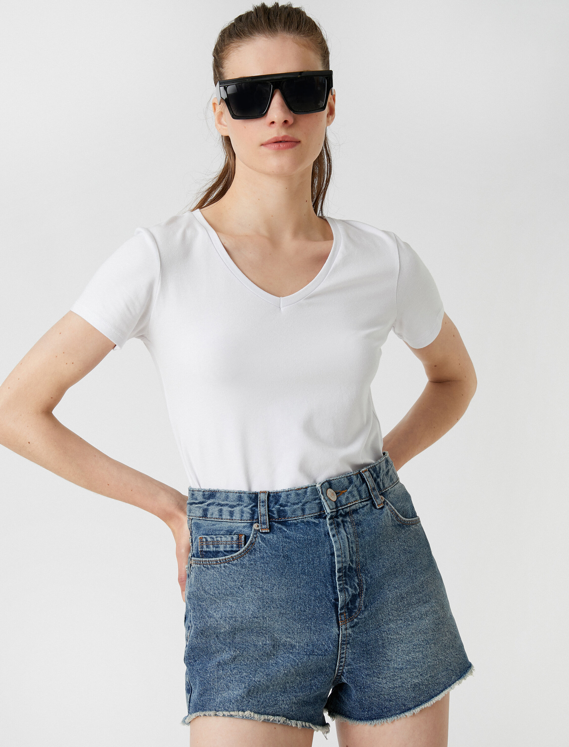   V Yaka Kısa Kollu Basic Tişört