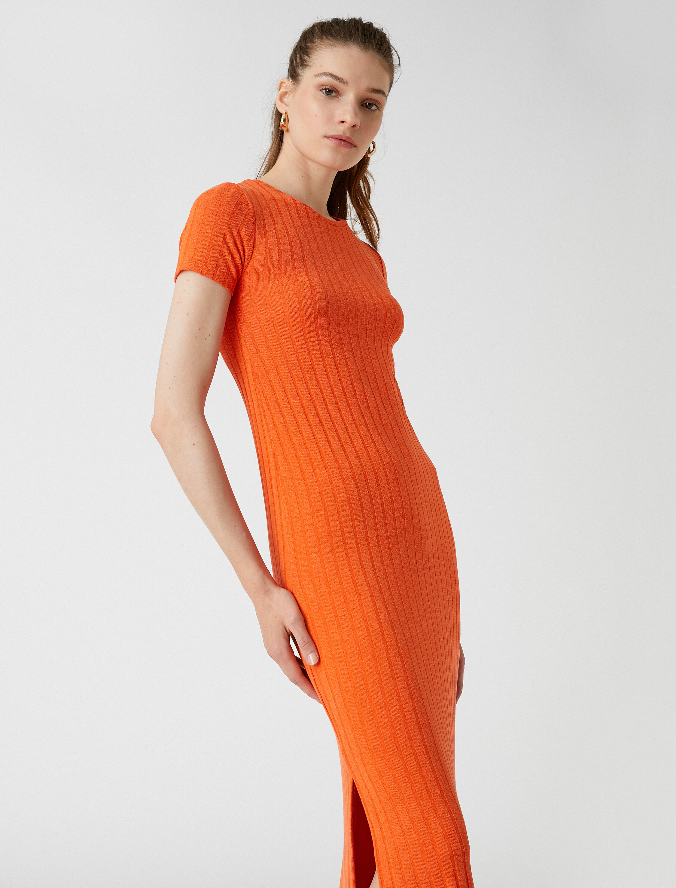   Yırtmaçlı Uzun Elbise Bisiklet Yaka Kısa Kollu