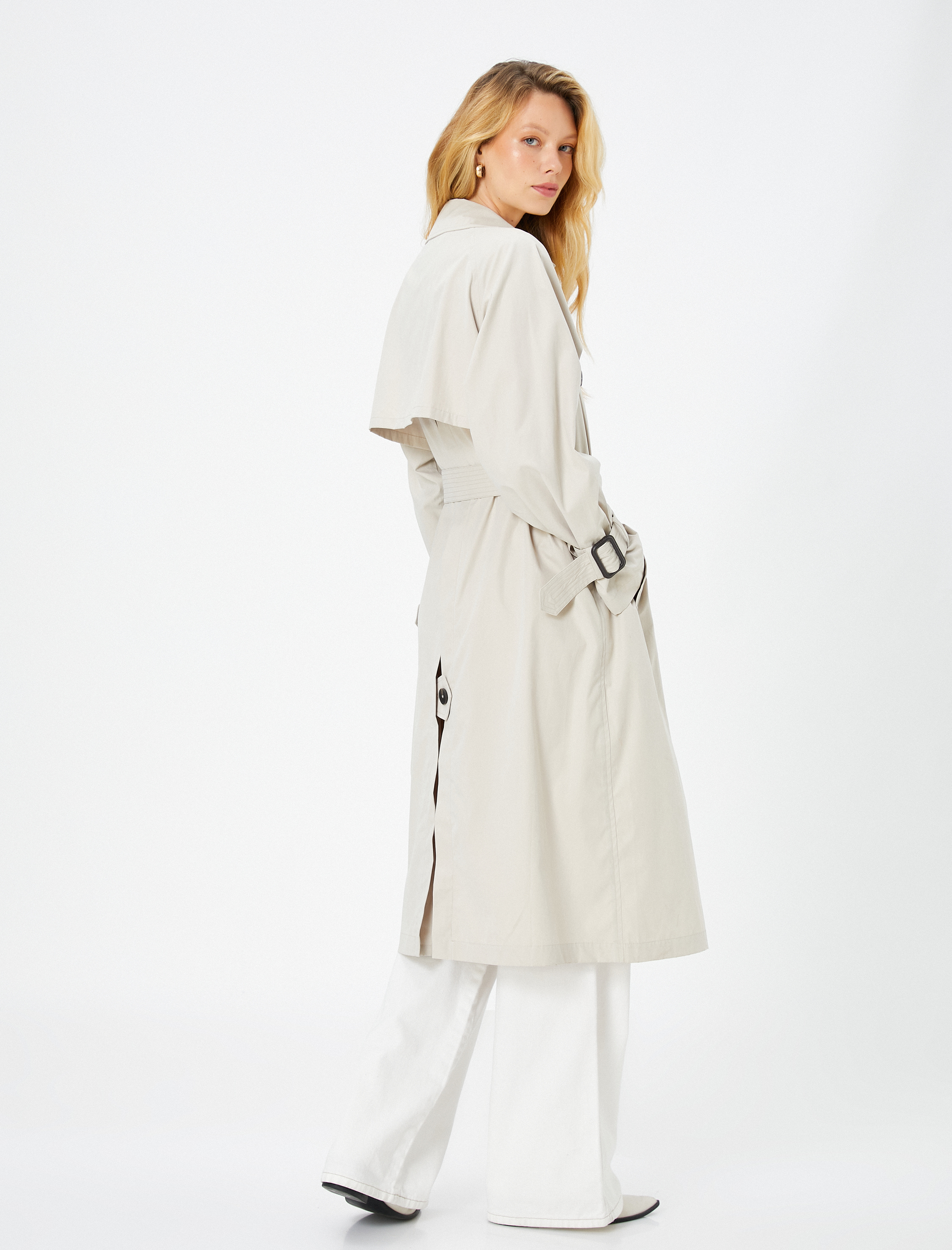 Midi Trençkot Düğmeli Kruvaze Yaka Kemerli Cepli Yırtmaçlı