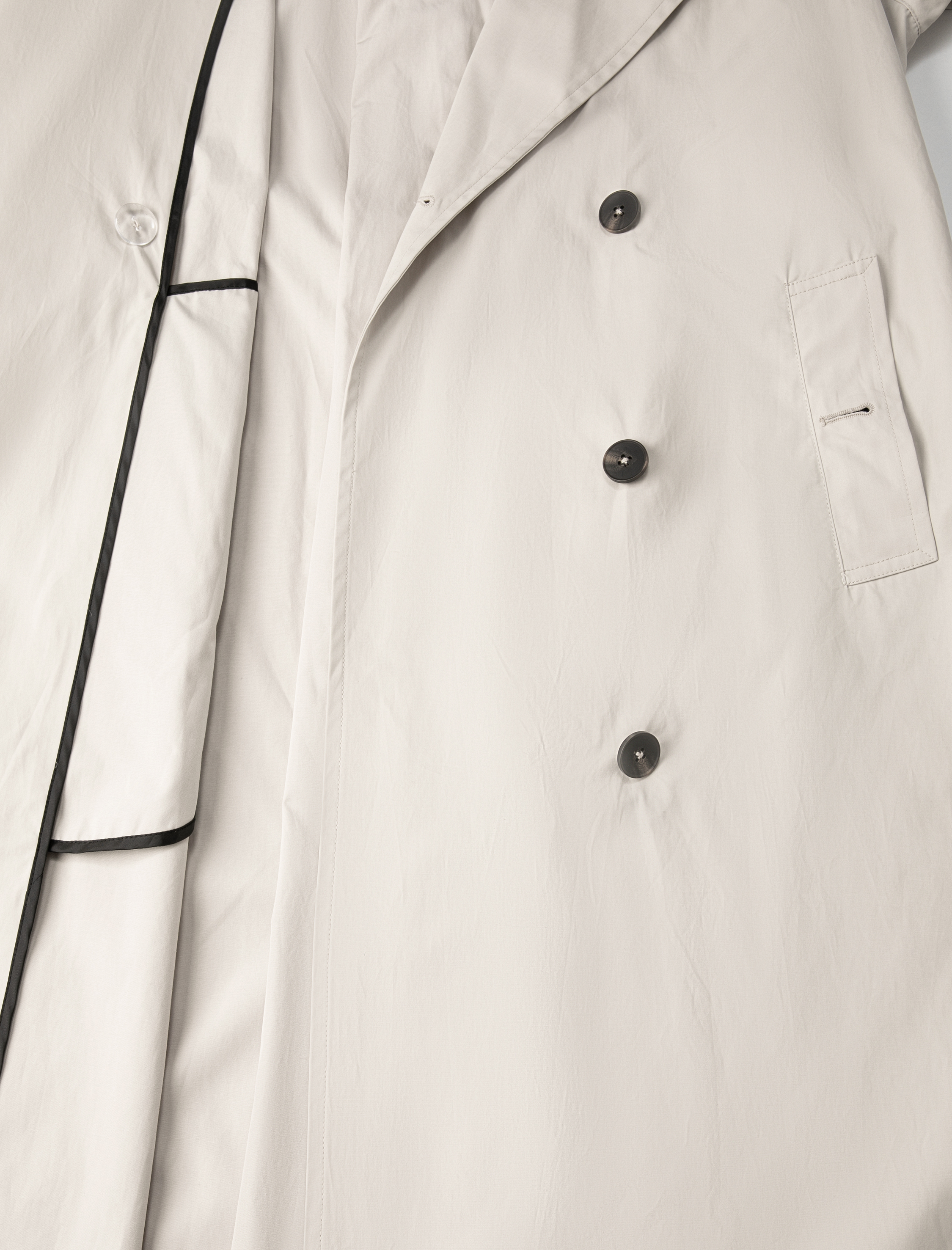 Midi Trençkot Düğmeli Kruvaze Yaka Kemerli Cepli Yırtmaçlı