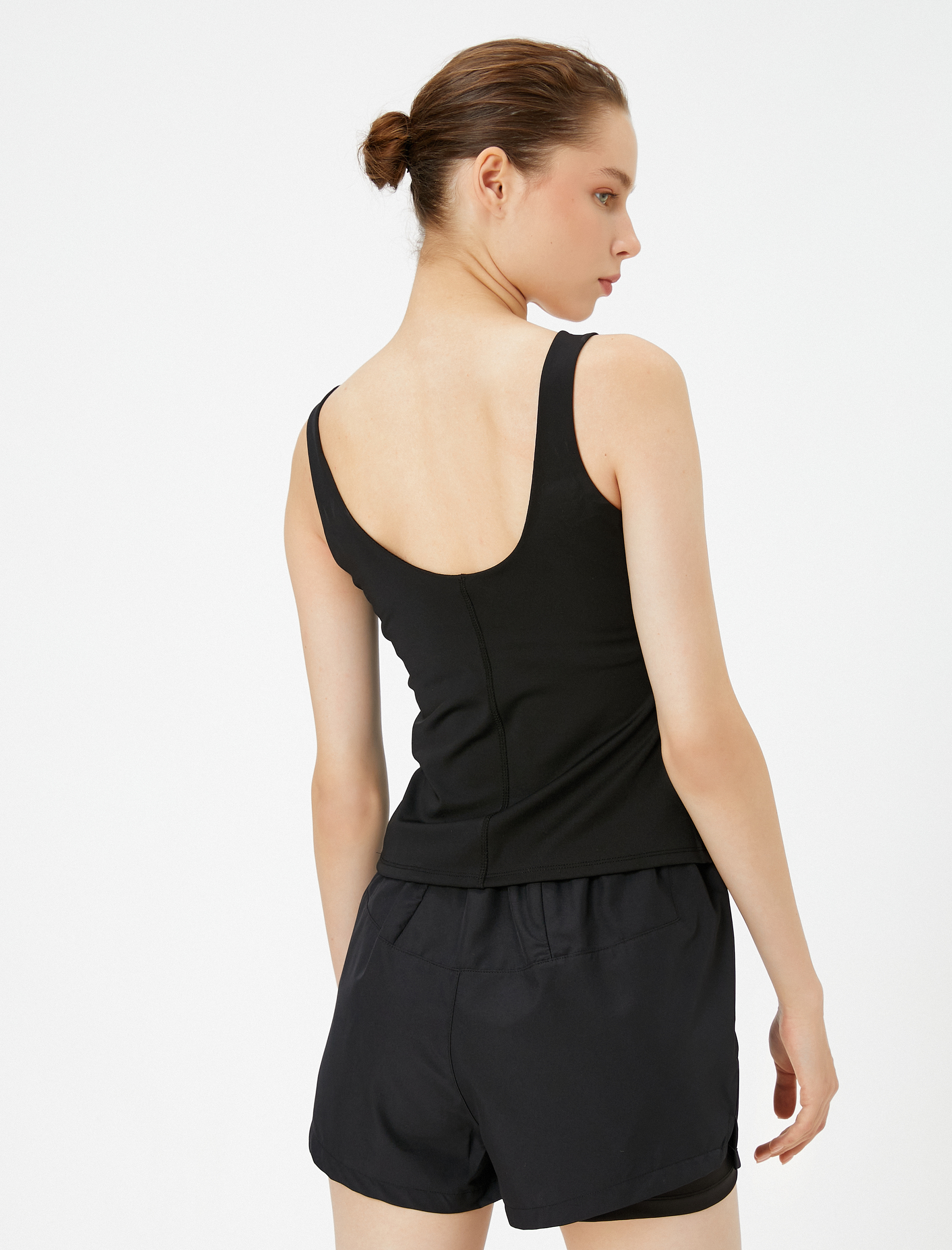   Sporcu Atleti Dar Kalıp Kalın Askılı U Yaka