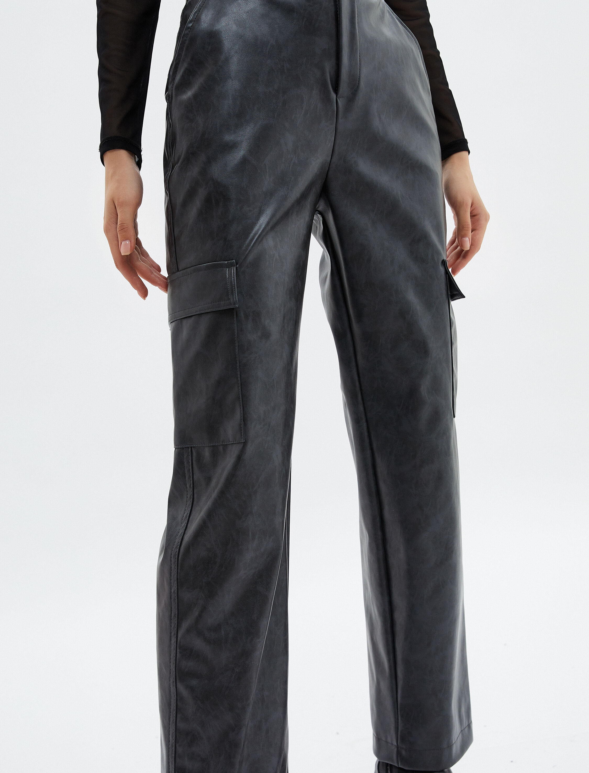   Deri Görünümlü Kargo Pantolon Soluk Efektli Normal Bel Düz Geniş Paça Cepli