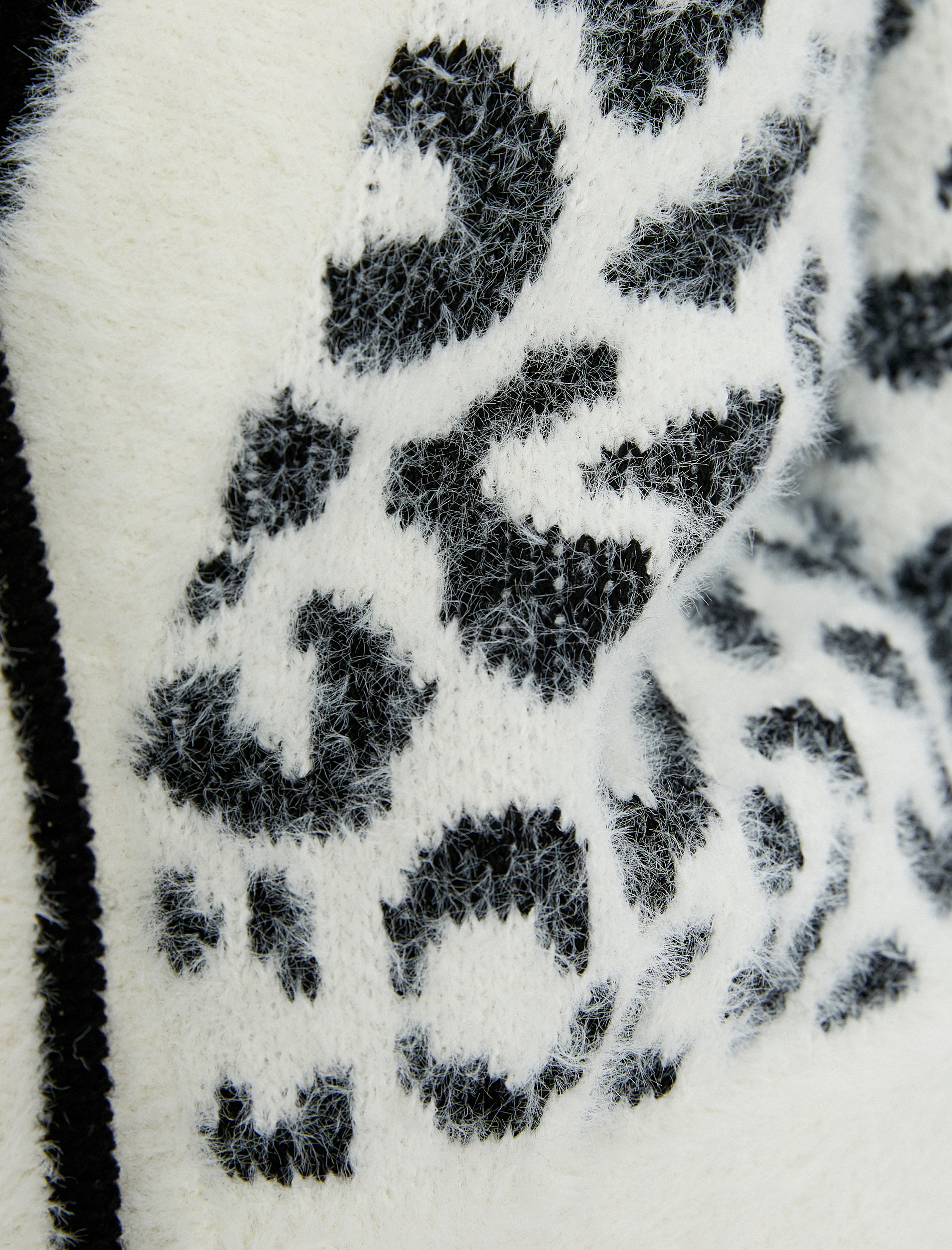   Leopar Desenli Hırka Taşlı Düğmeli V Yaka