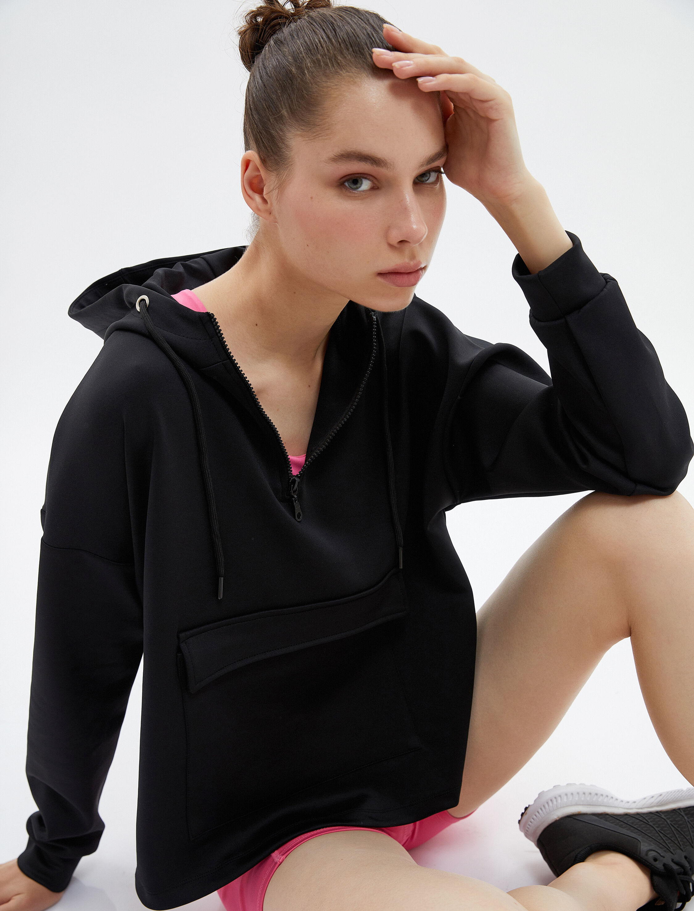   Kapşonlu Yarım Fermuarlı Sweatshirt Bol Kalıp Önde Kapaklı Cep Detaylı