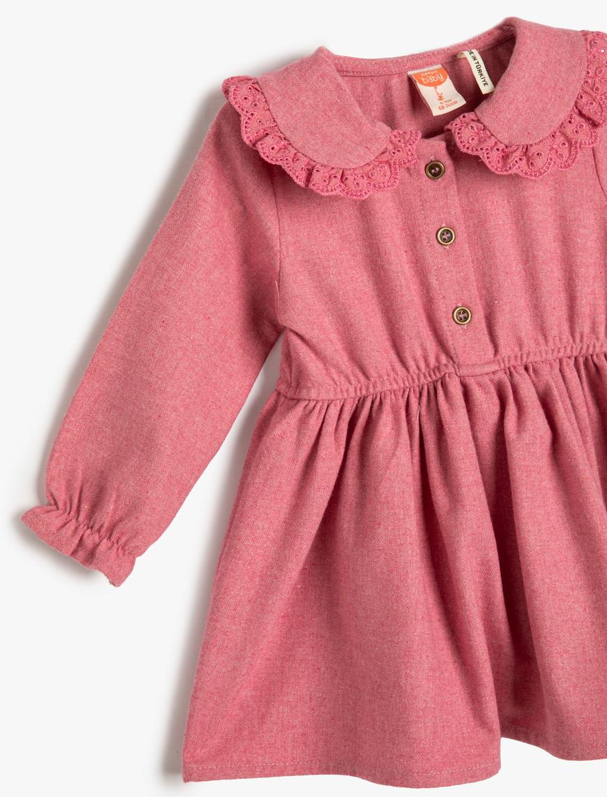  Kız Bebek Elbise Bebe Yaka Fırfır ve Düğme Detaylı Lastik Manşetli