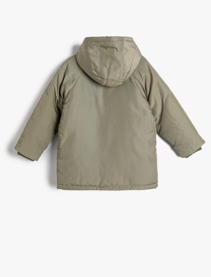 Erkek Çocuk Kapşonlu Şişme Mont Rüzgar Kapaklı Cep Detaylı