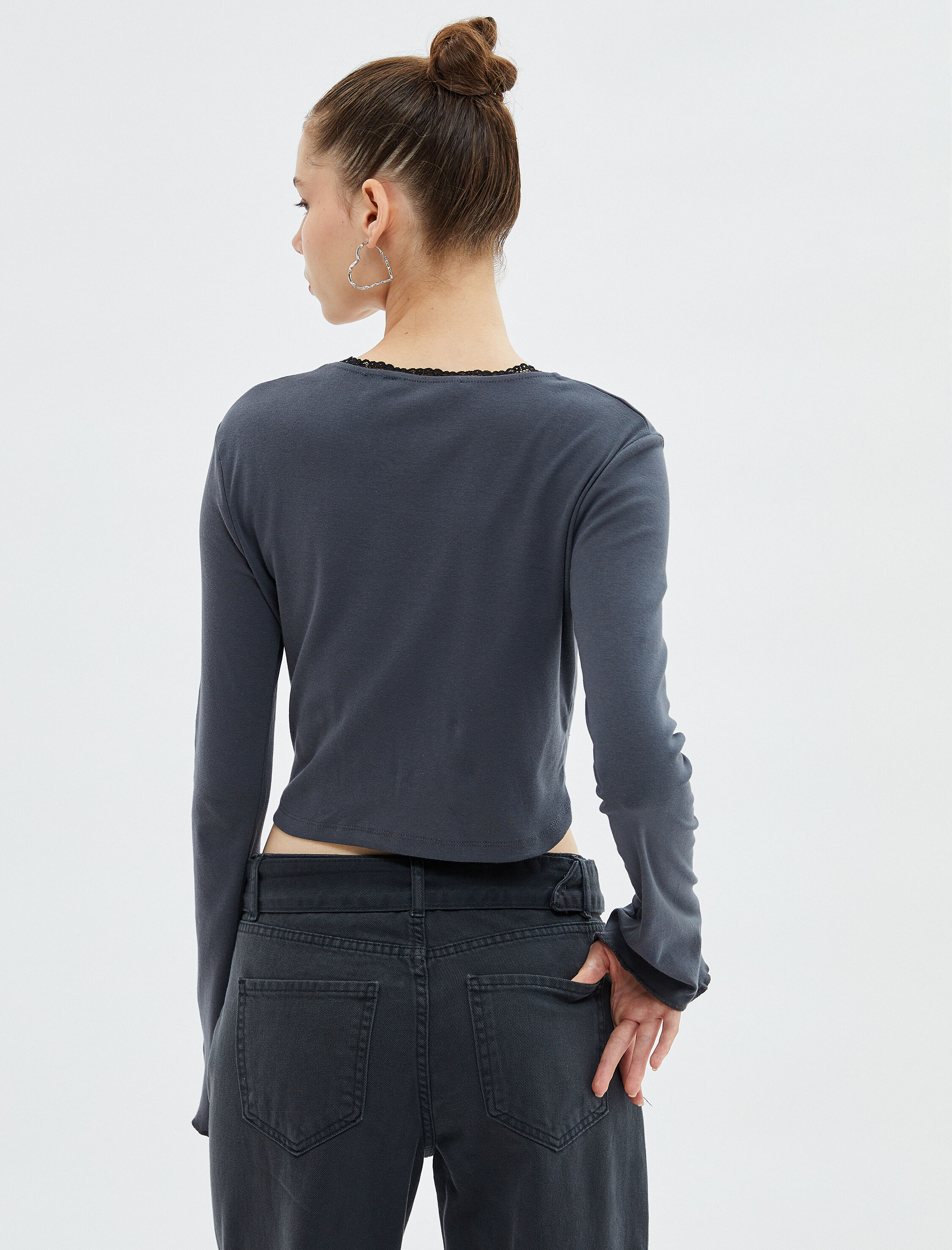   Uzun Kollu Crop Tişört U Yaka Soluk Efektli Baskılı Pamuklu