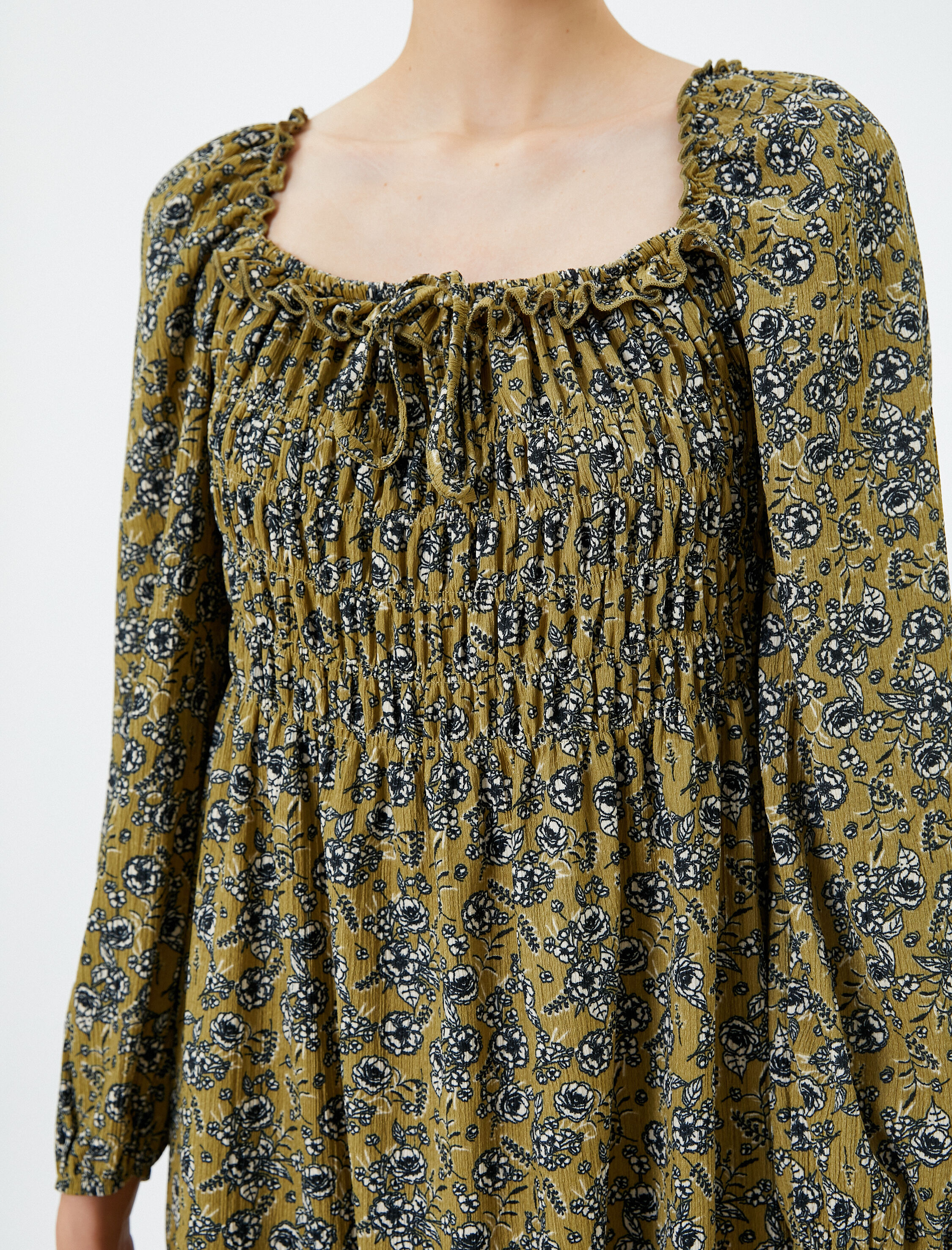   Çiçekli Mini Kışlık Elbise Kare Yaka Uzun Kollu Gipe Detaylı Bürümcük