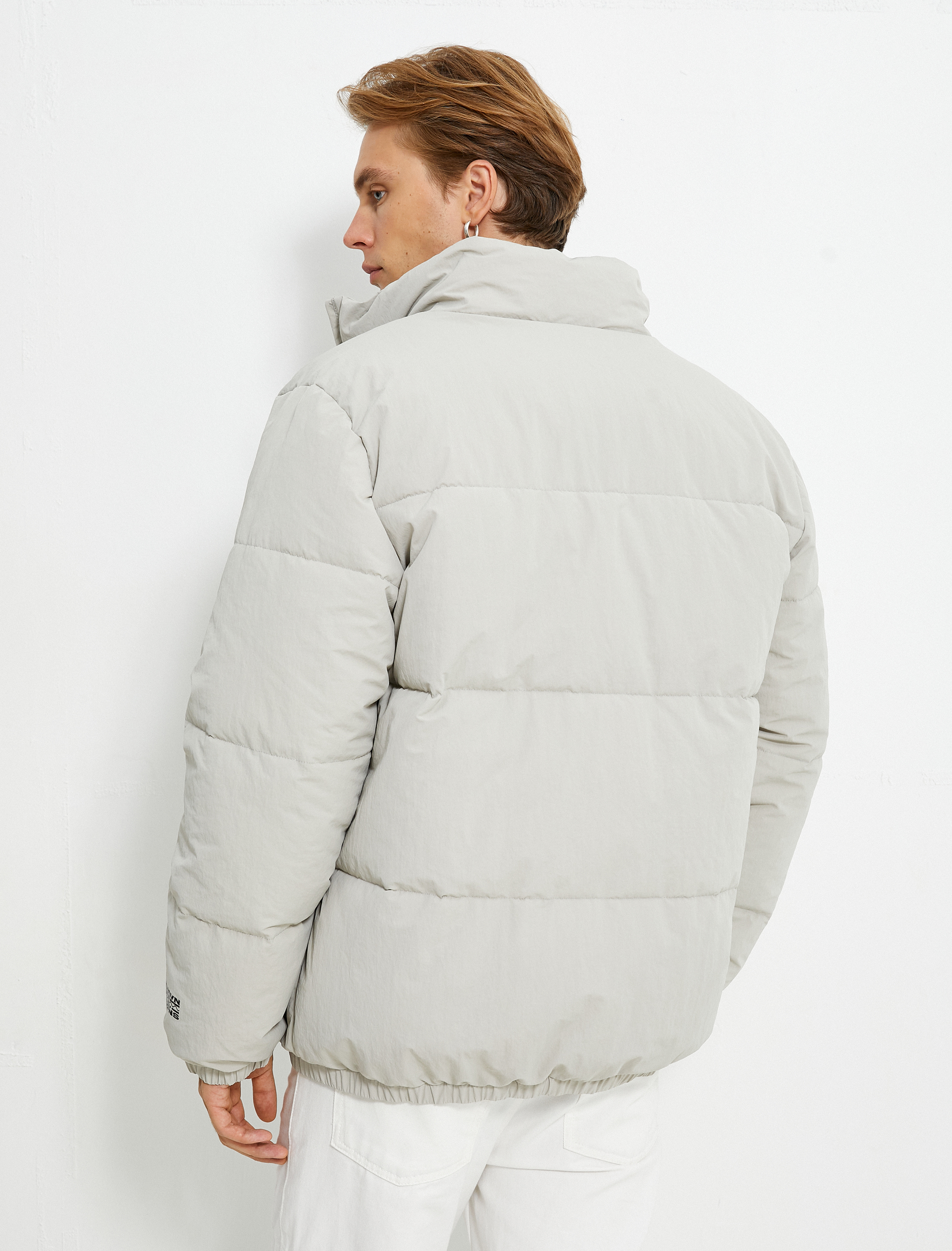   Şişme Mont Dik Yaka Fermuarlı Cep Detaylı Slogan Baskılı