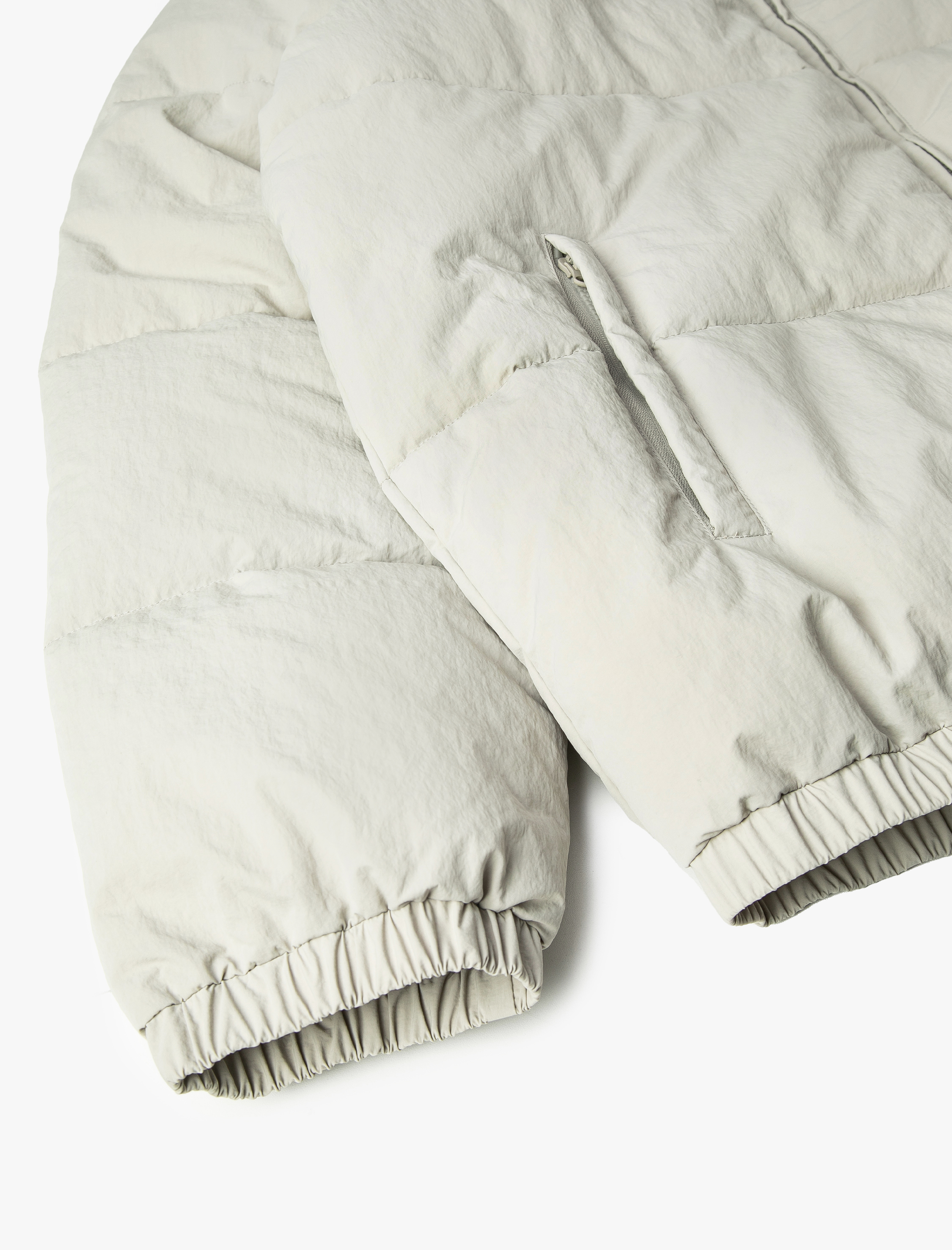   Şişme Mont Dik Yaka Fermuarlı Cep Detaylı Slogan Baskılı