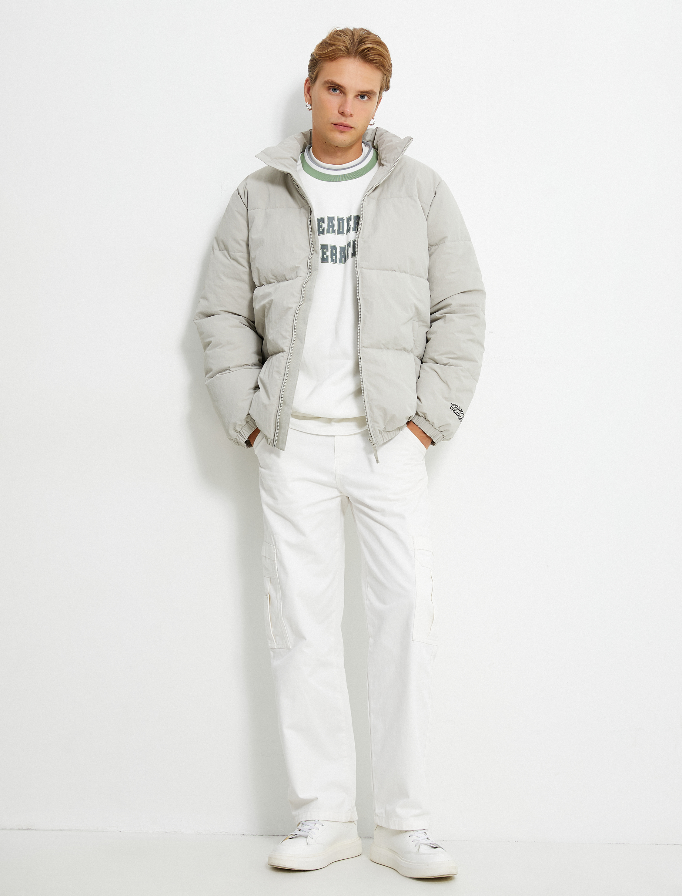   Şişme Mont Dik Yaka Fermuarlı Cep Detaylı Slogan Baskılı