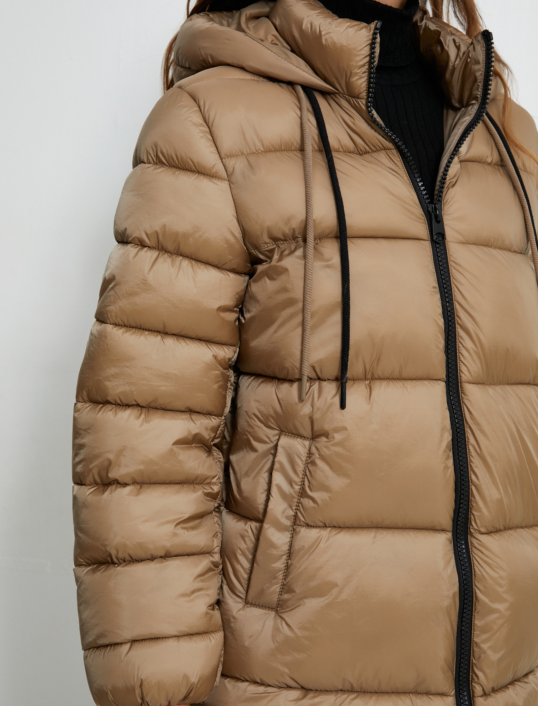   Şişme Mont Kapüşonlu Fermuarlı Cep Detaylı