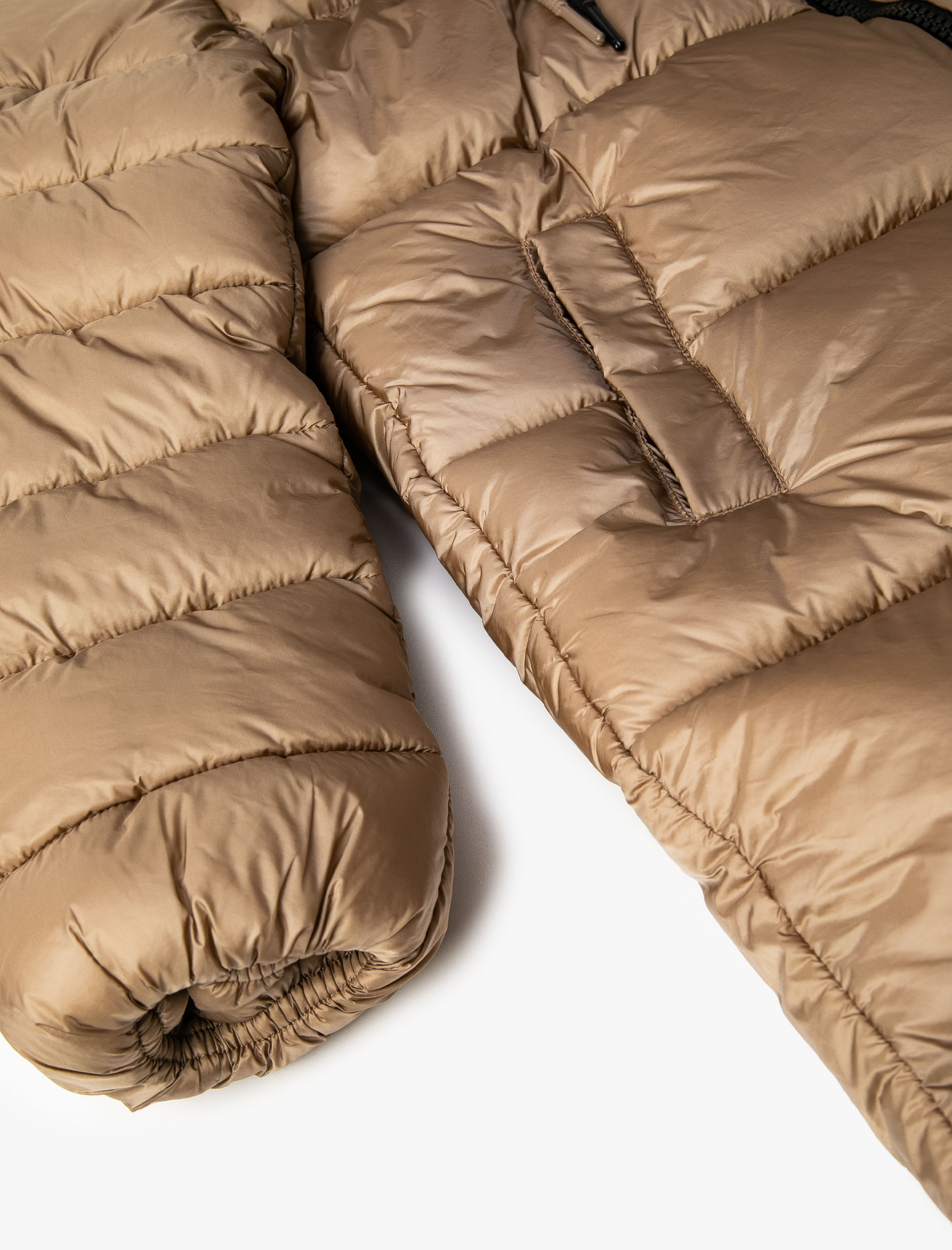   Şişme Mont Kapüşonlu Fermuarlı Cep Detaylı