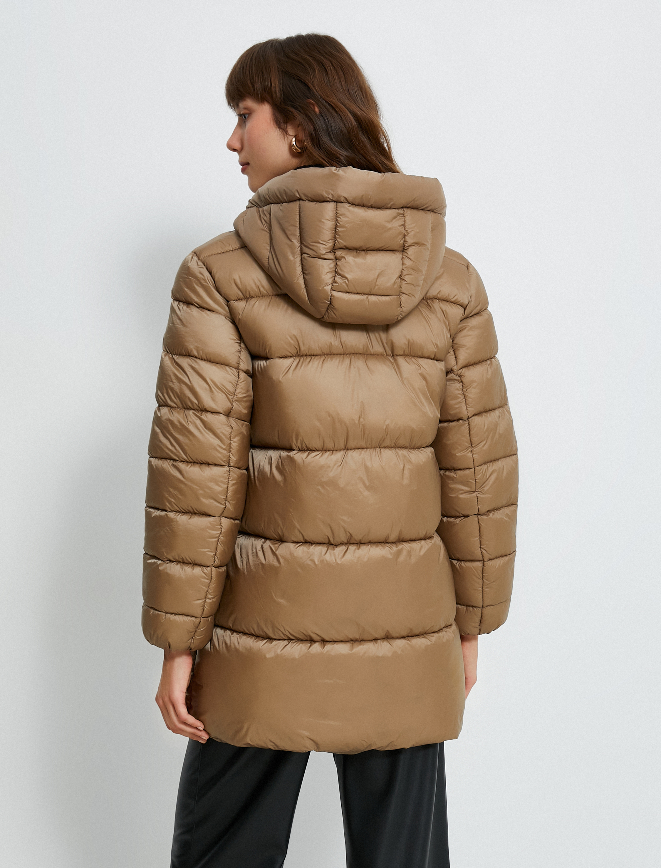   Şişme Mont Kapüşonlu Fermuarlı Cep Detaylı