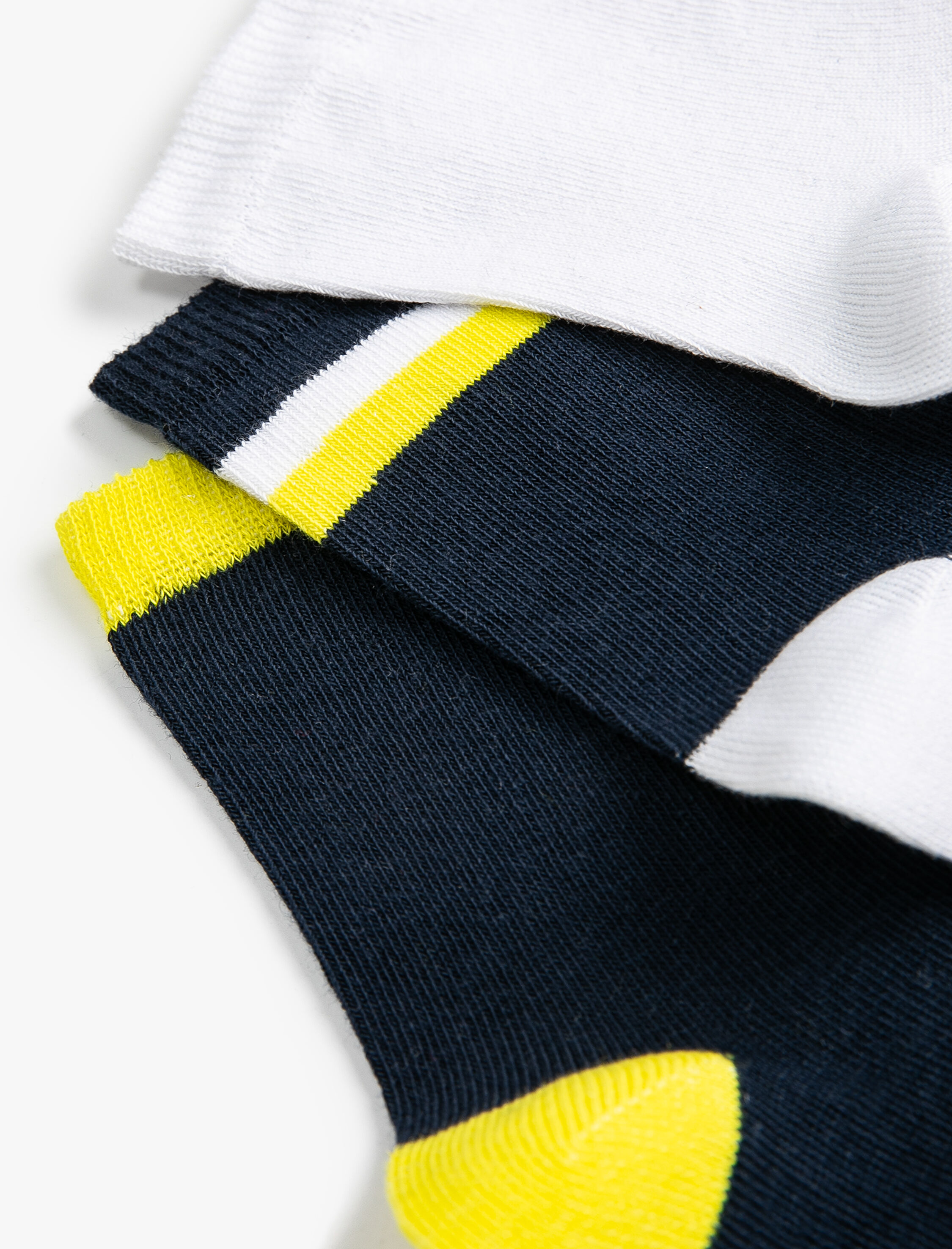  Erkek Çocuk 3'lü Renkli Desenli Çorap Seti