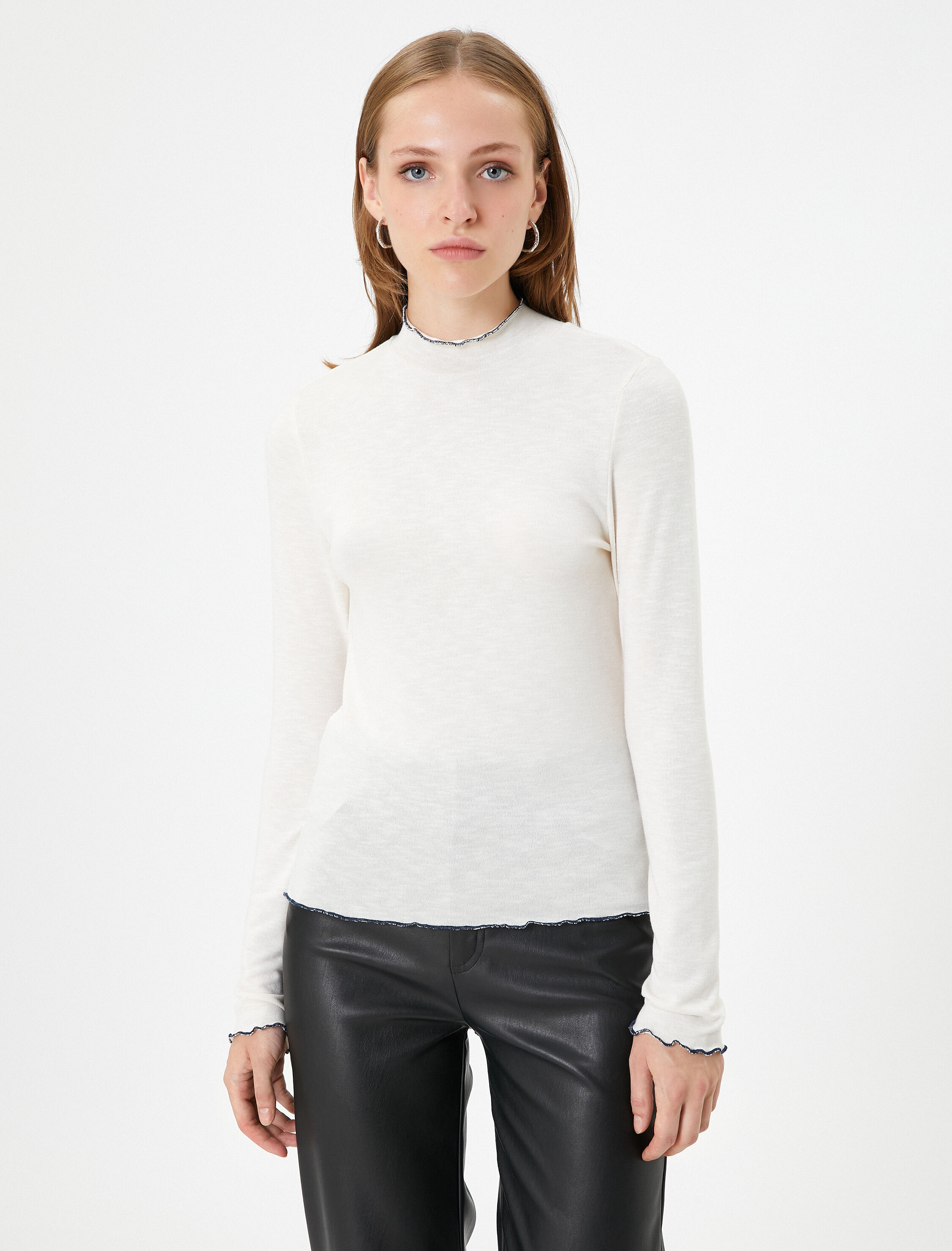   Uzun Kollu Tişört Dik Yaka Fırfırlı Slim Fit