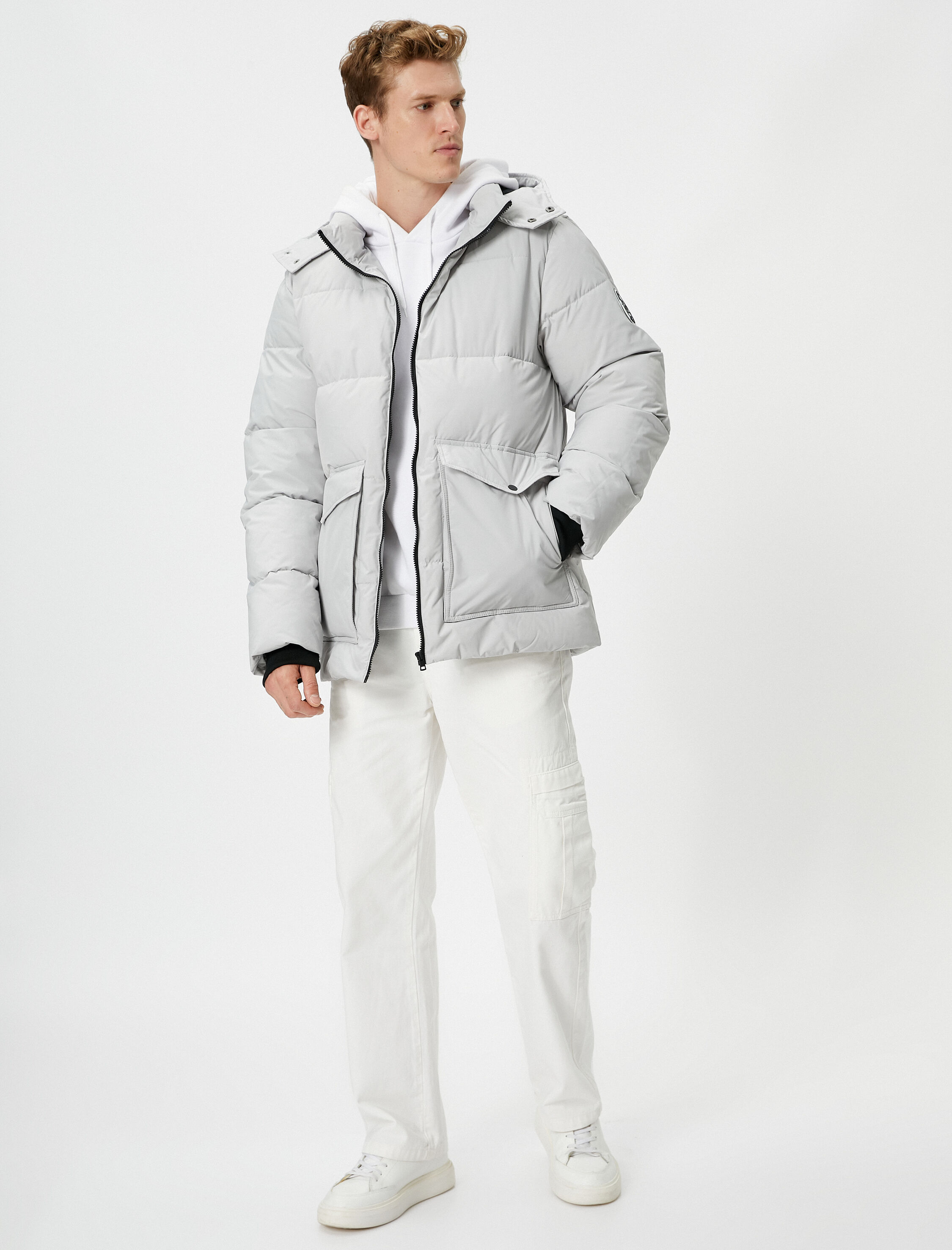   Şişme Mont Kapşonlu Baskı Detaylı Çift Cepli Fermuarlı