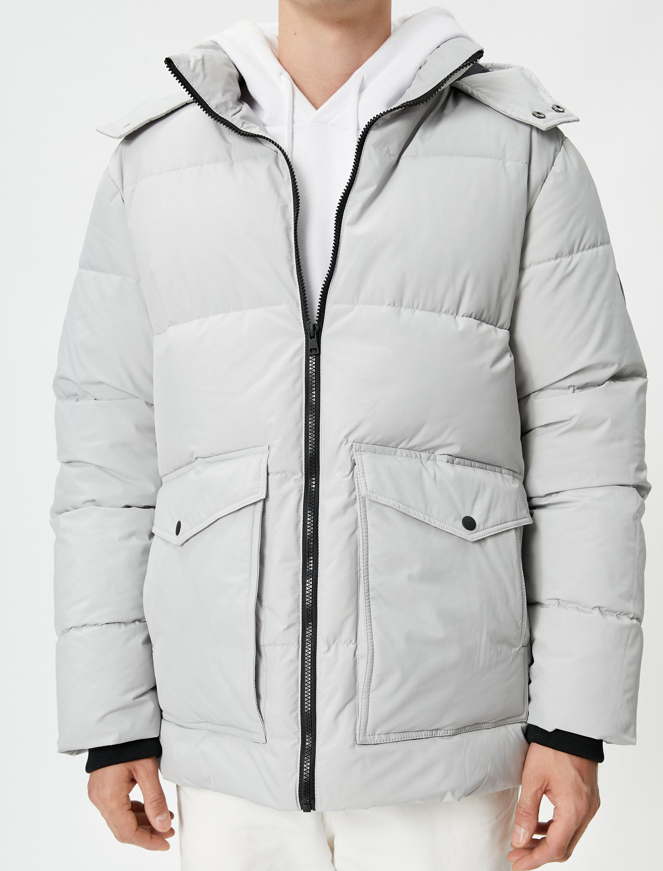   Şişme Mont Kapşonlu Baskı Detaylı Çift Cepli Fermuarlı