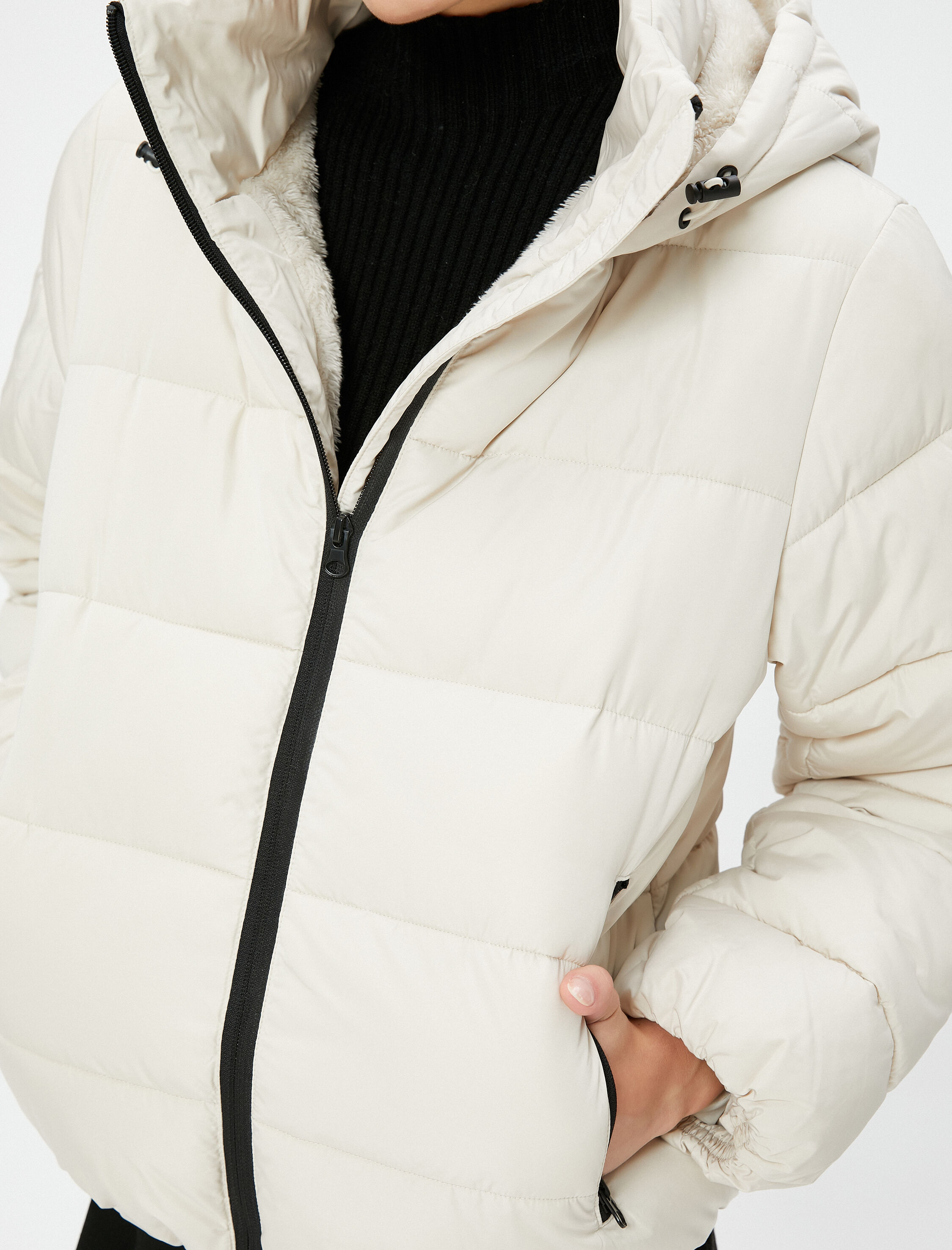   Şişme Mont Kapitone Kapüşonlu Fermuarlı Dik Yaka Cepli