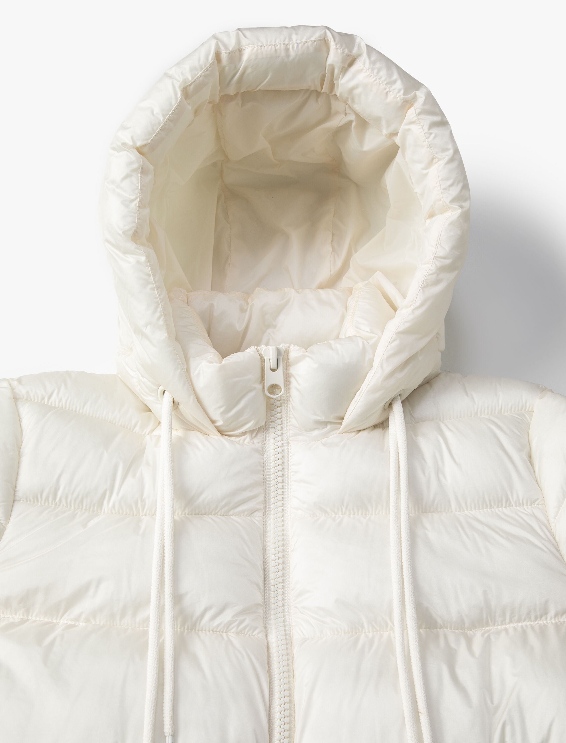   Şişme Mont Kapüşonlu Fermuarlı Cep Detaylı