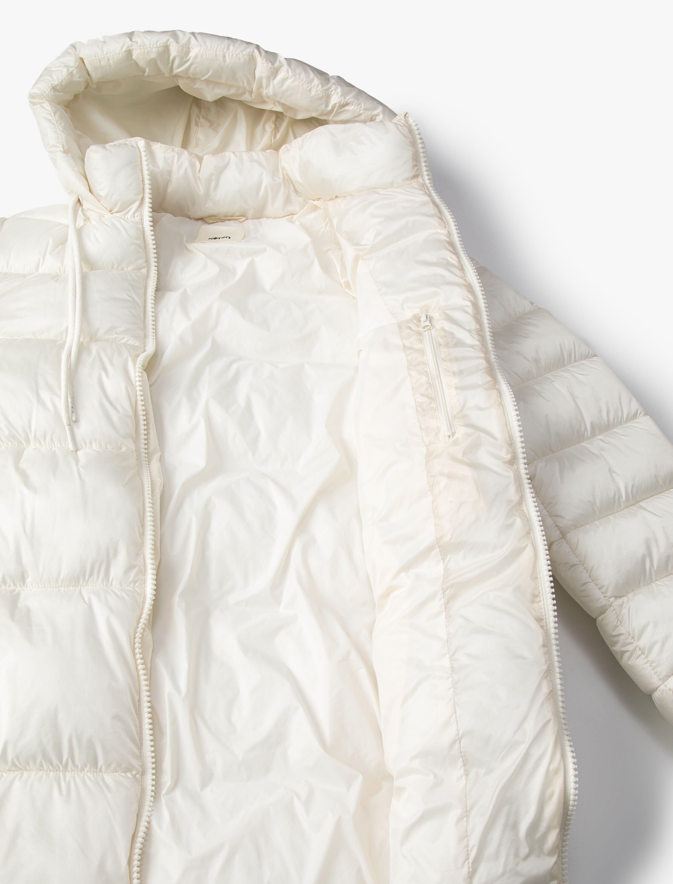   Şişme Mont Kapüşonlu Fermuarlı Cep Detaylı