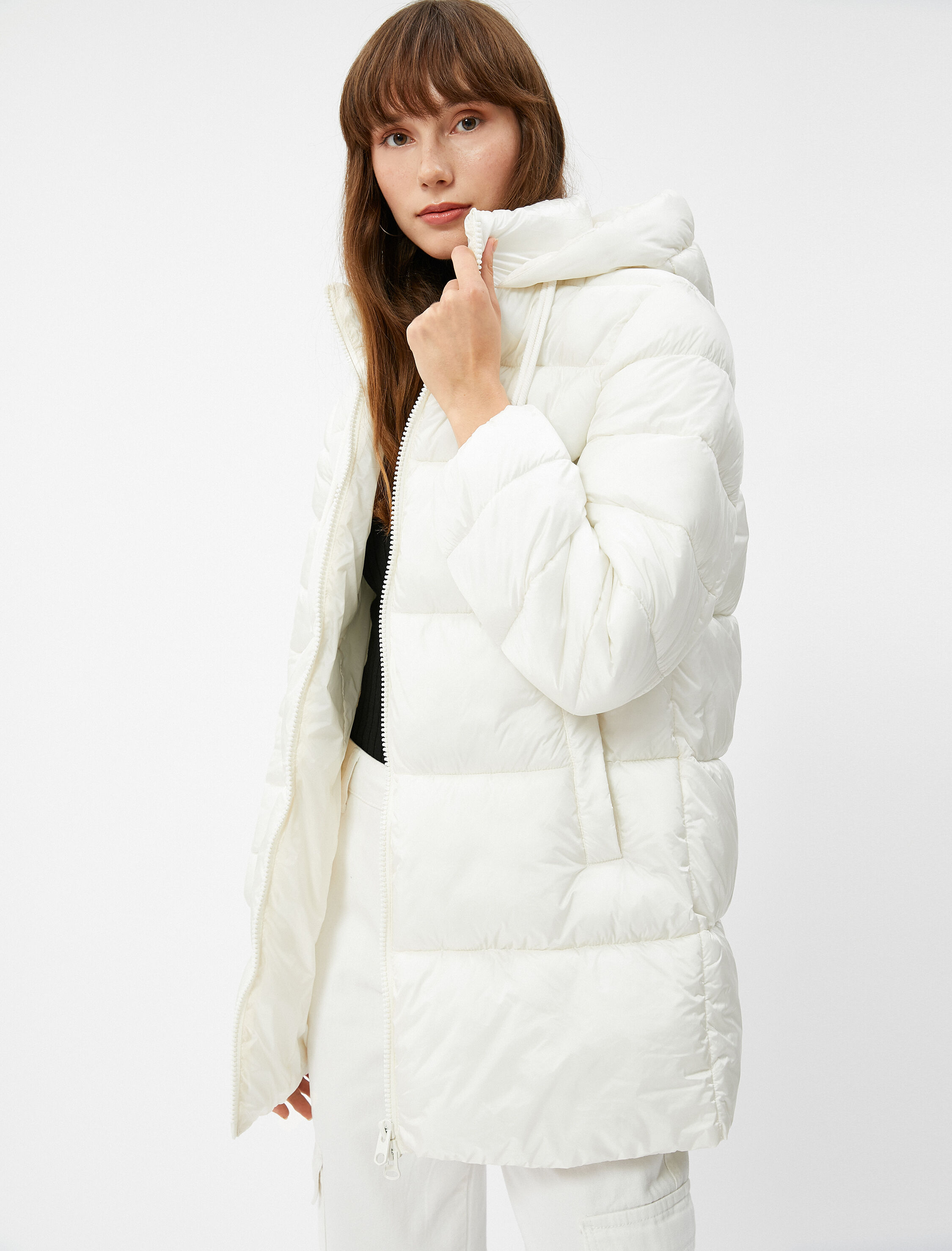   Şişme Mont Kapüşonlu Fermuarlı Cep Detaylı