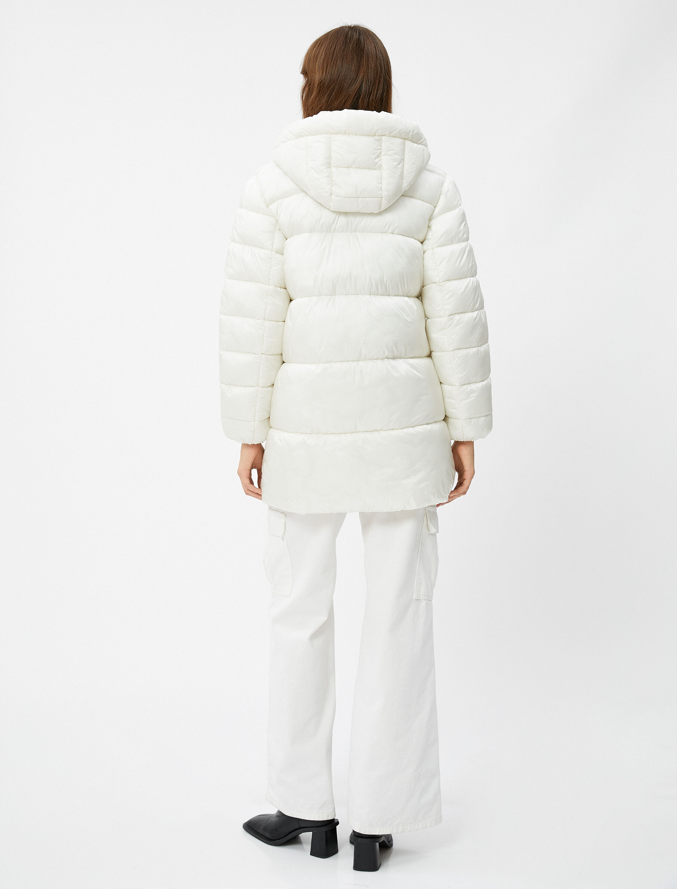   Şişme Mont Kapüşonlu Fermuarlı Cep Detaylı