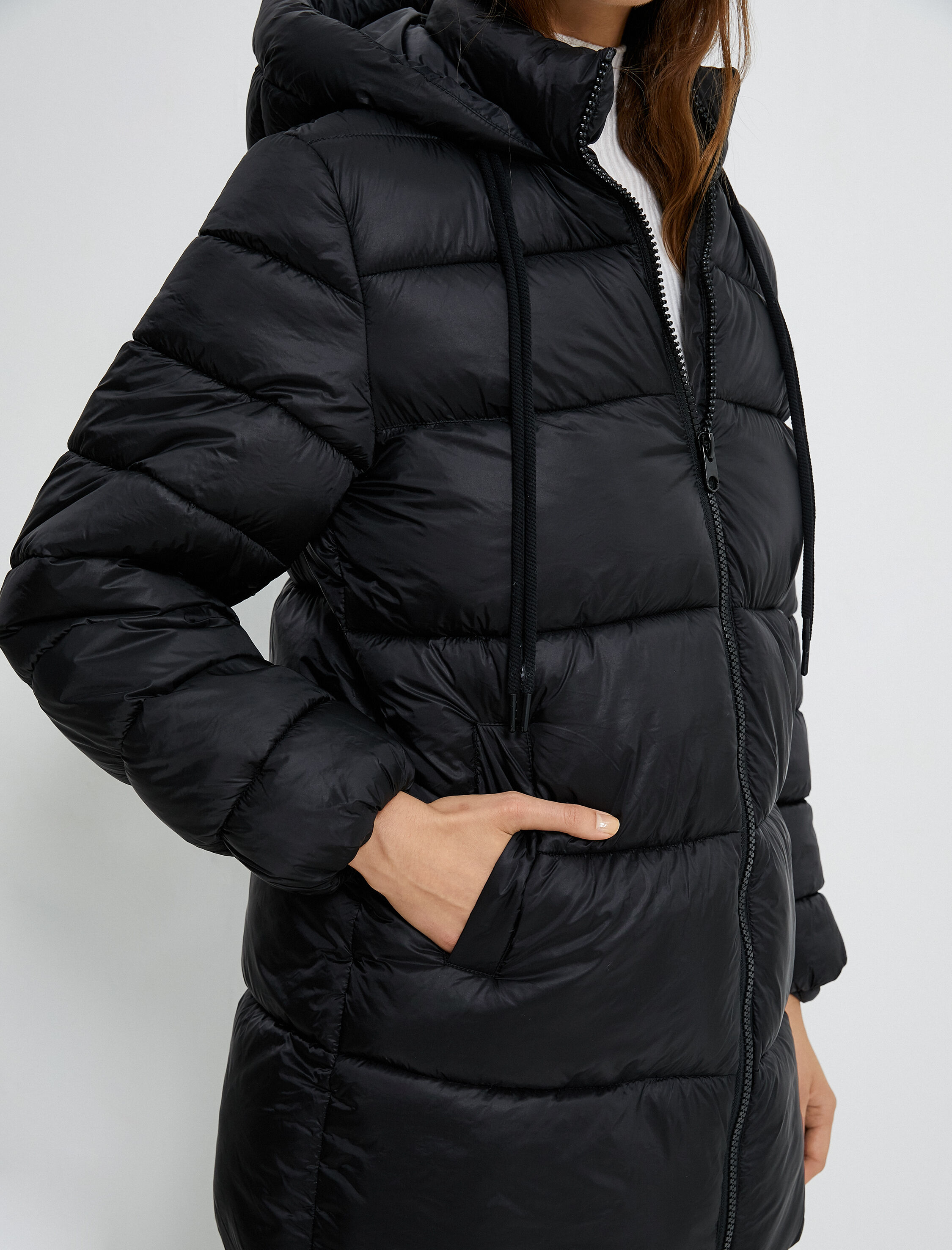   Şişme Mont Kapüşonlu Fermuarlı Cep Detaylı