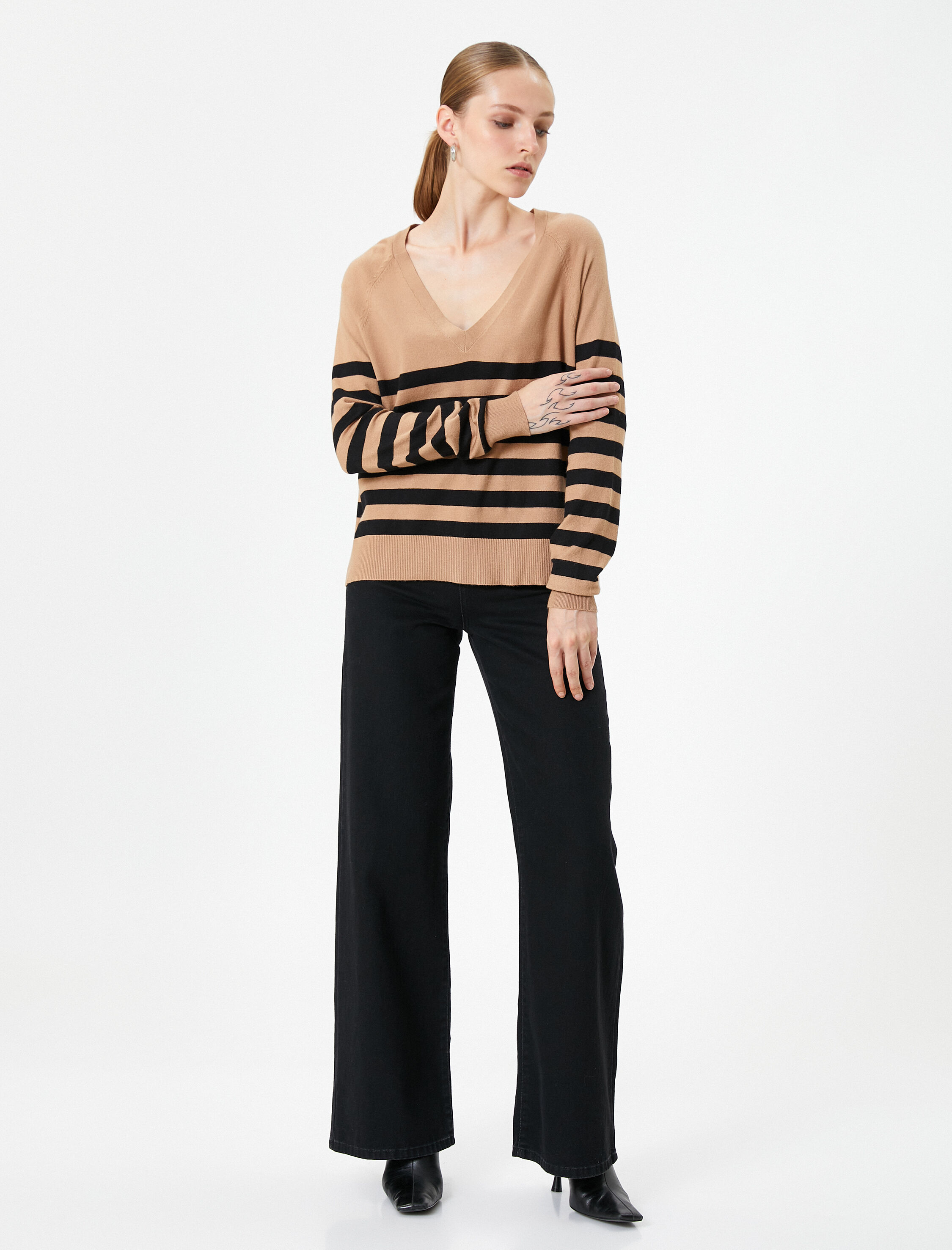 Triko Kazak V Yaka Uzun Kollu Viskon Karışımlı