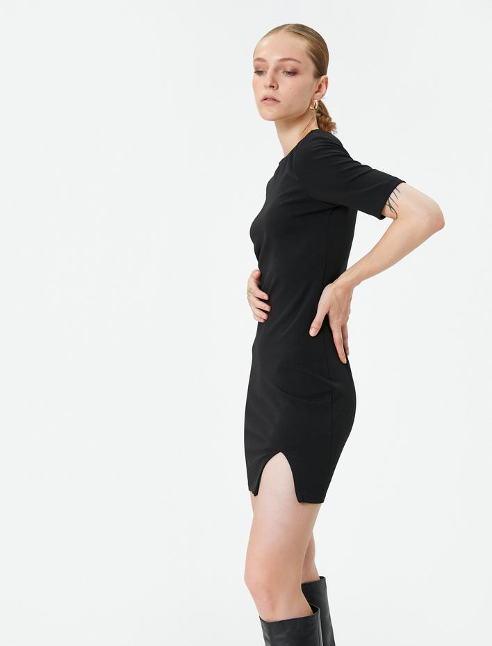  Mini Elbise Kısa Kollu Bisiklet Yaka Yırtmaç Detaylı