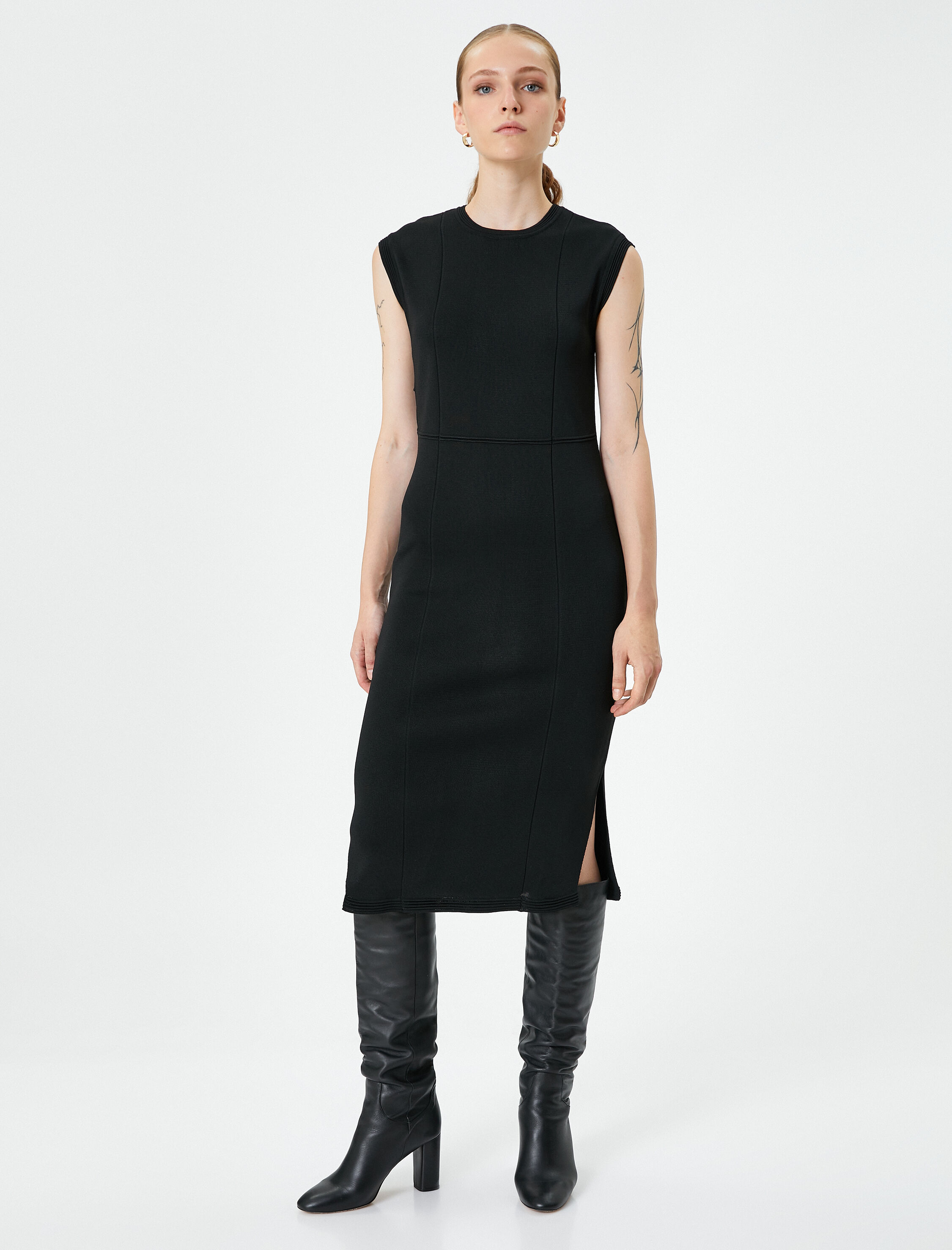   Midi Triko Elbise Kısa Kollu Bisiklet Yaka Yırtmaç Detaylı