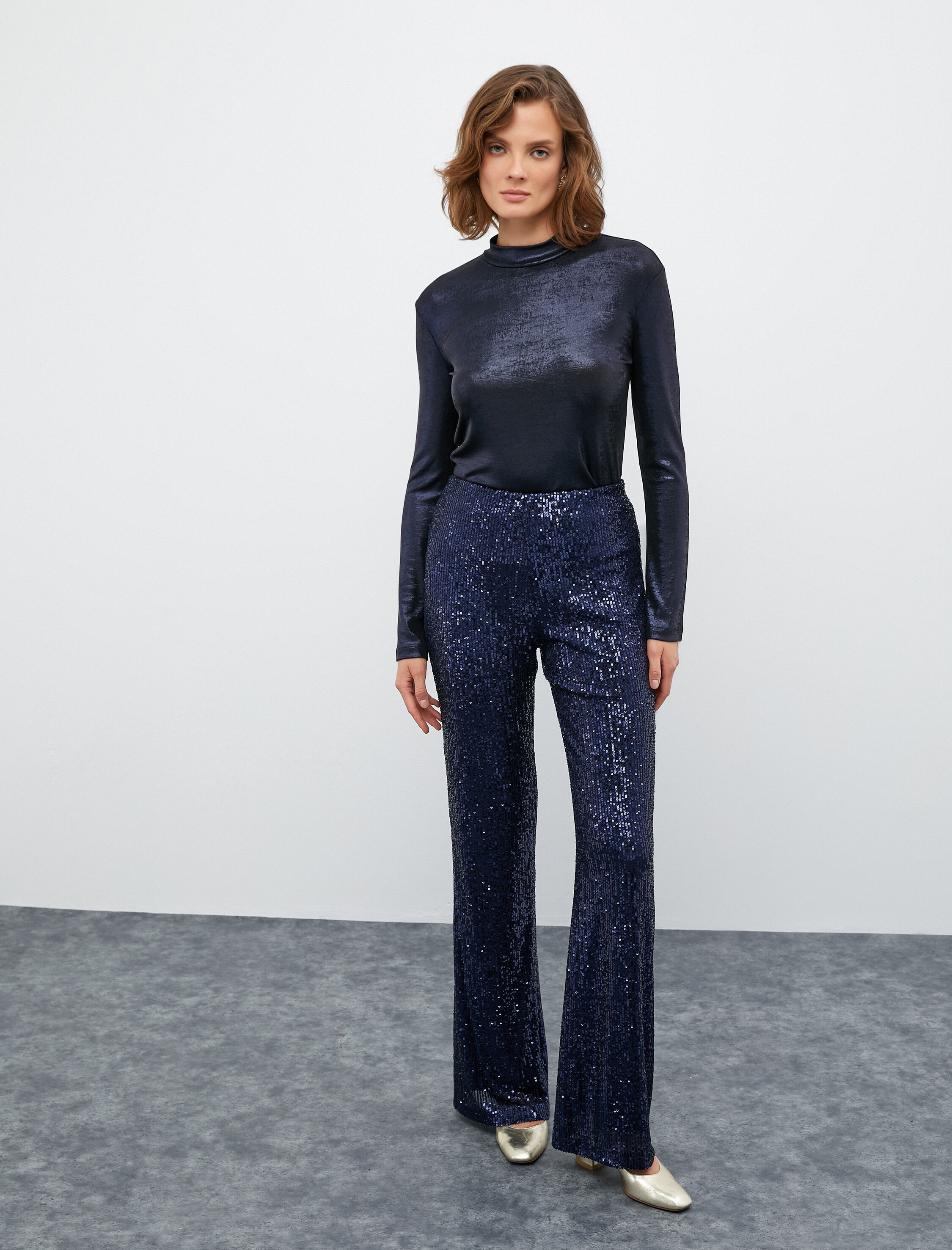   Melis Ağazat X Koton - Jakarlı Dik Yaka Tişört