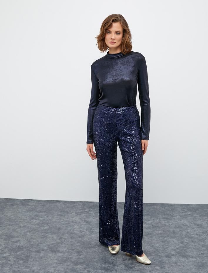  Melis Ağazat X Koton - Jakarlı Dik Yaka Tişört