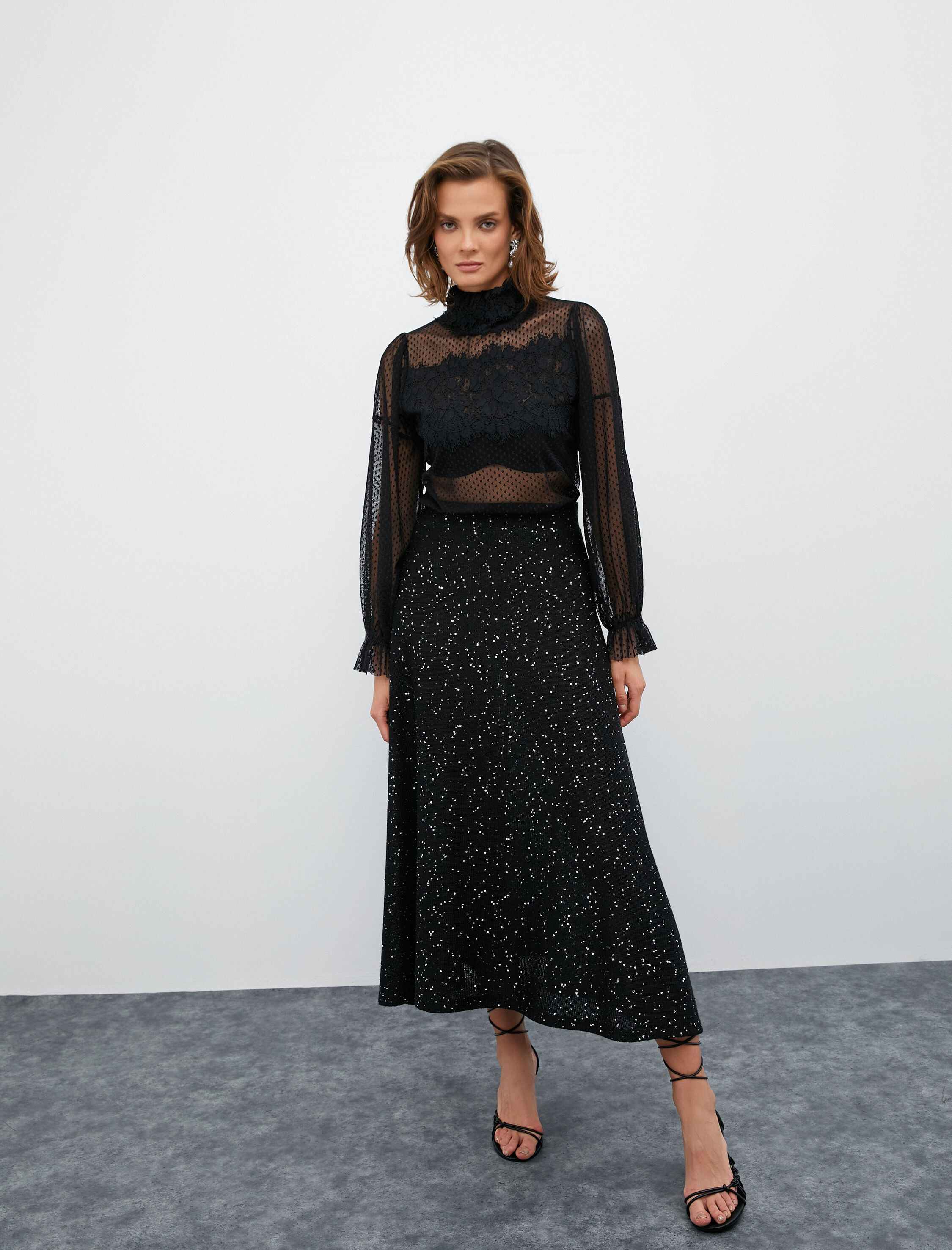   Melis Ağazat X Koton - Dik Yaka Dantelli Transparan Bluz