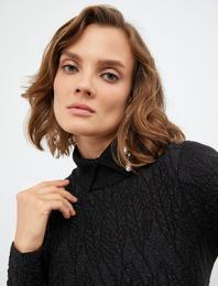 Melis Ağazat X Koton - Simli Dokulu Triko Kazak