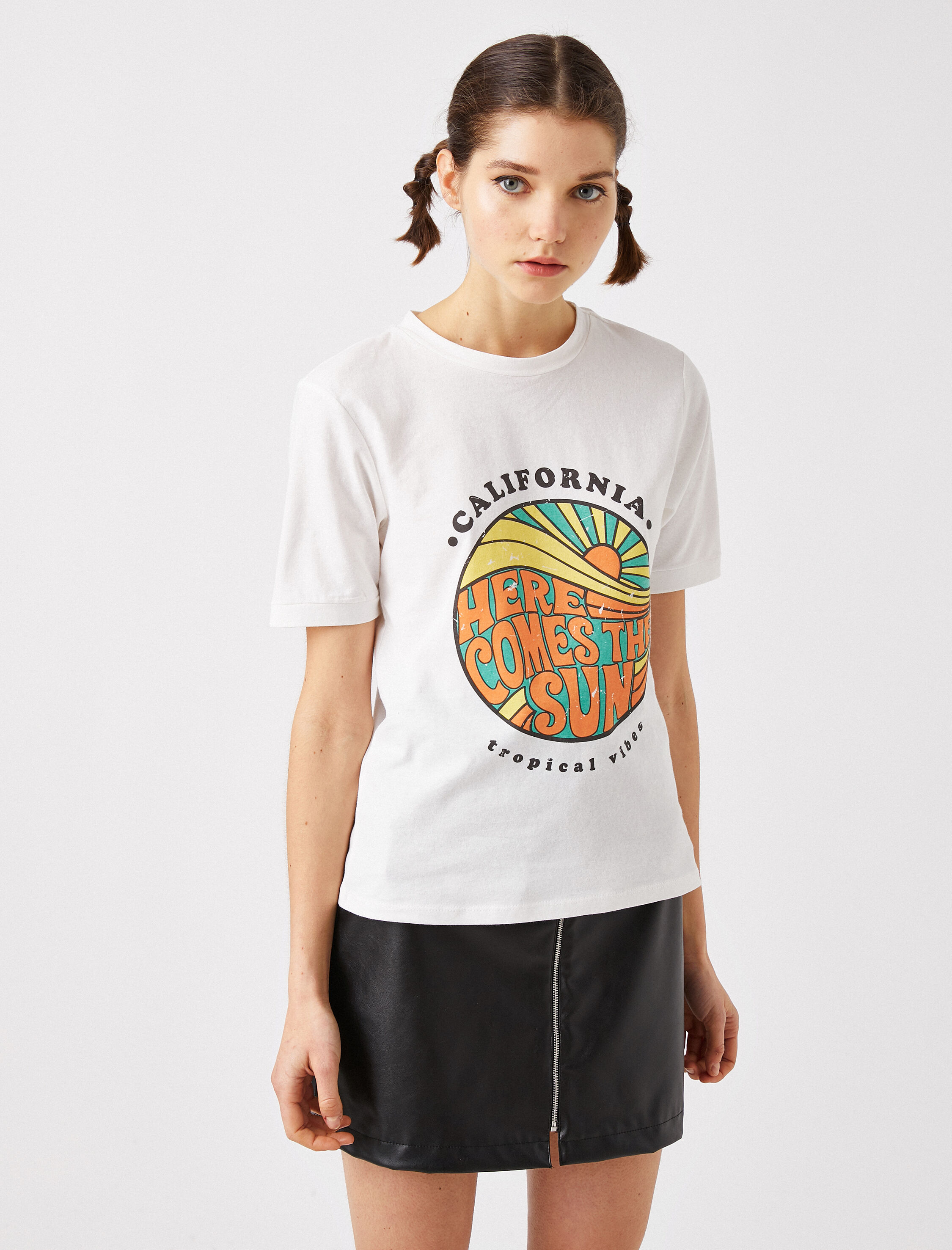   Bisiklet Yaka Kısa Kollu Baskılı Tişört