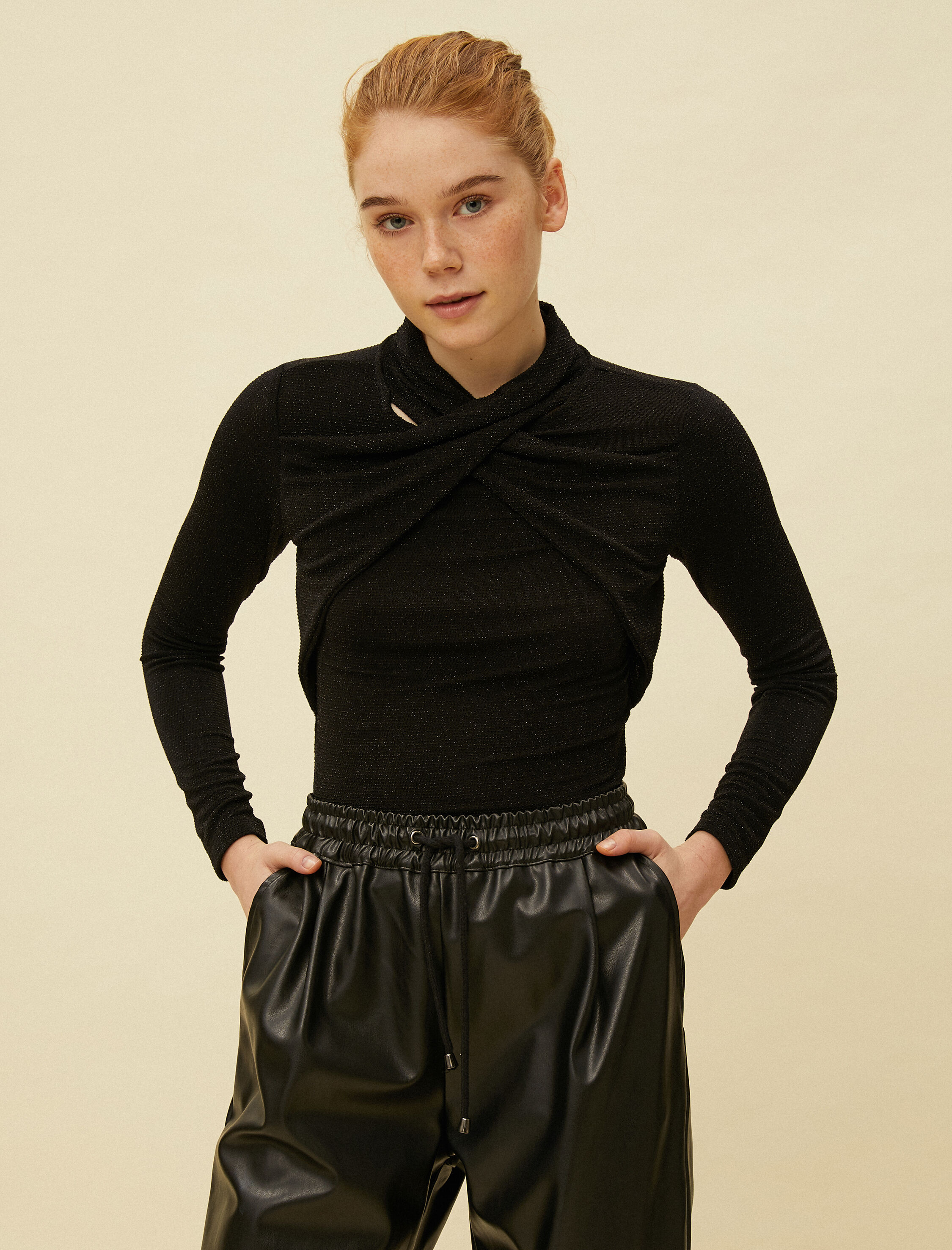   Uzun Kollu Tişört Yaka Detaylı Simli