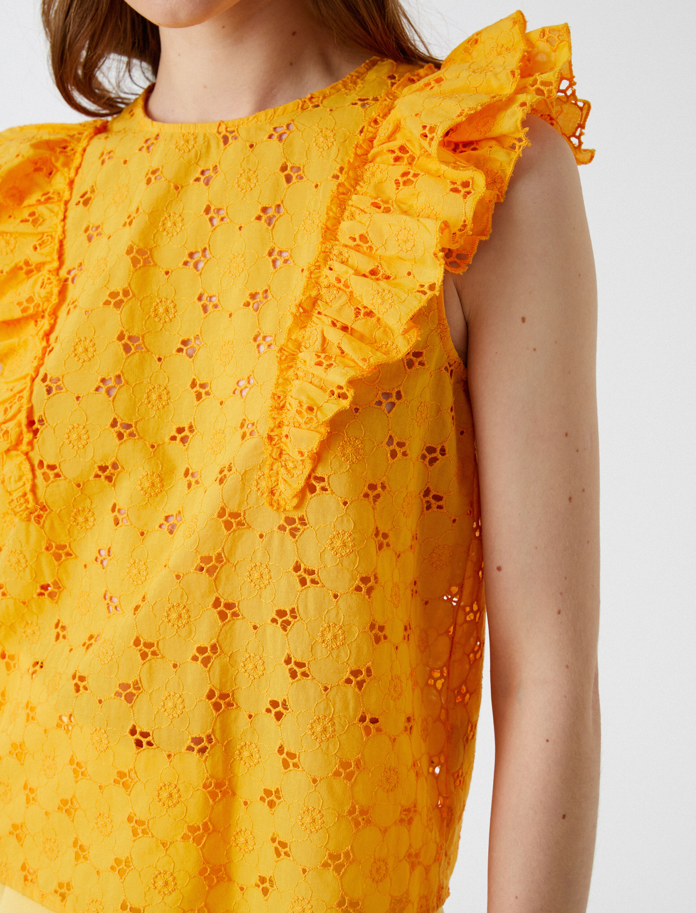   Kolsuz Bluz Fisto Fırfır Detaylı